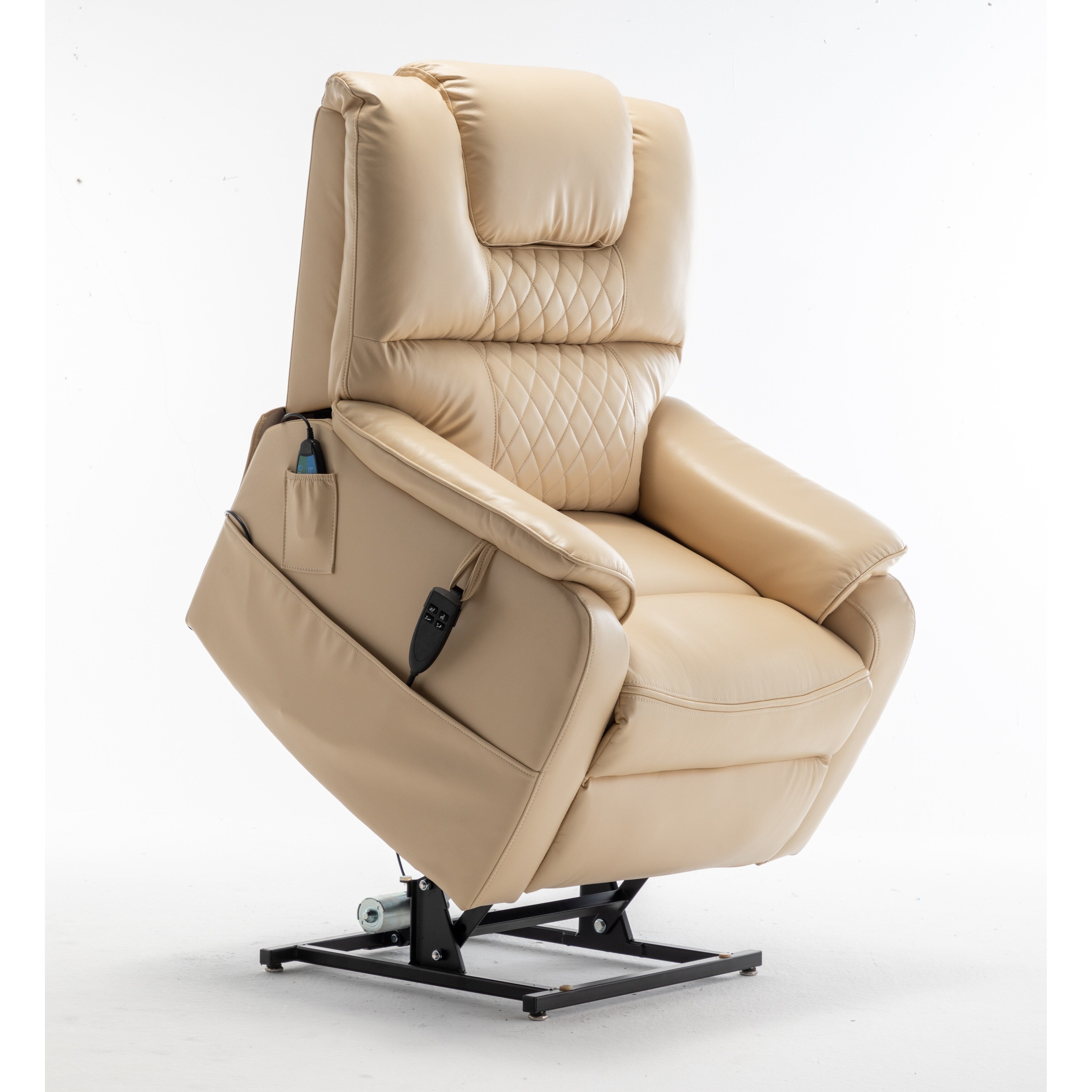 Fauteuil inclinable électrique beige pour seniors avec moteur OKIN, inclinaison complète à 180°, assise large et poches de rangement latérales.