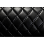 Fauteuil inclinable électrique beige pour seniors avec moteur OKIN, inclinaison complète à 180°, assise large et poches de rangement latérales.