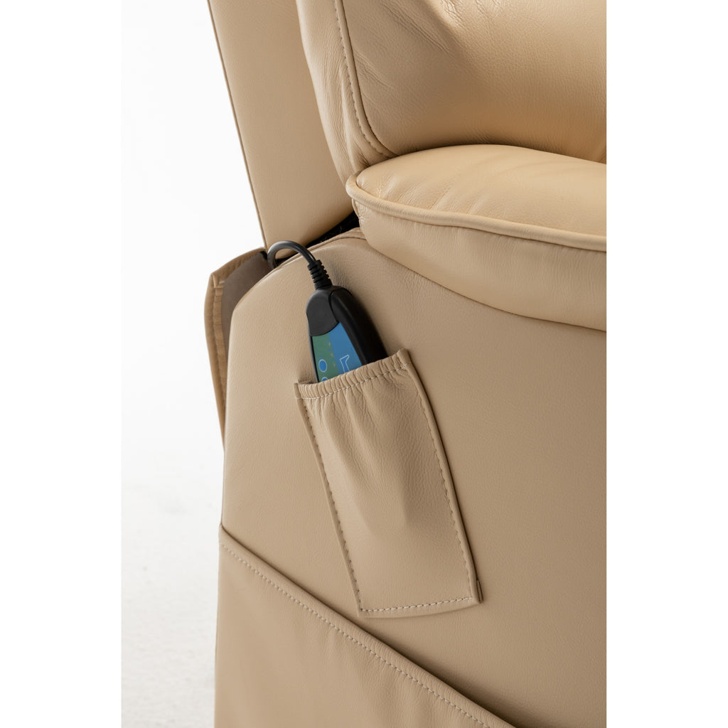 Fauteuil inclinable électrique beige pour seniors avec moteur OKIN, inclinaison complète à 180°, assise large et poches de rangement latérales.
