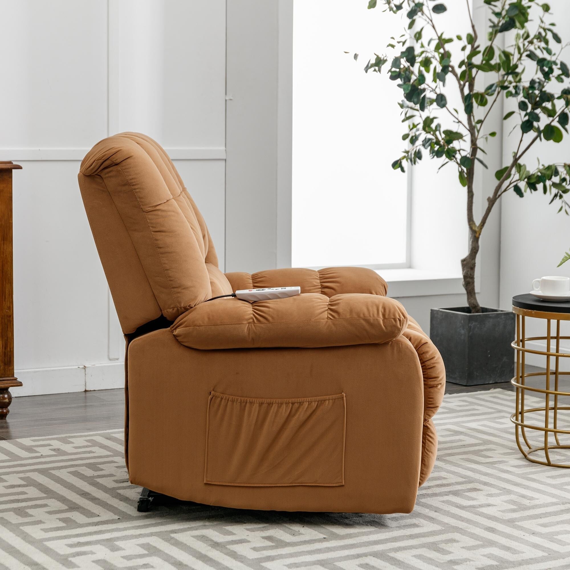Fauteuil inclinable électrique beige avec chauffage, massage par vibrations et poches de rangement latérales pour le salon