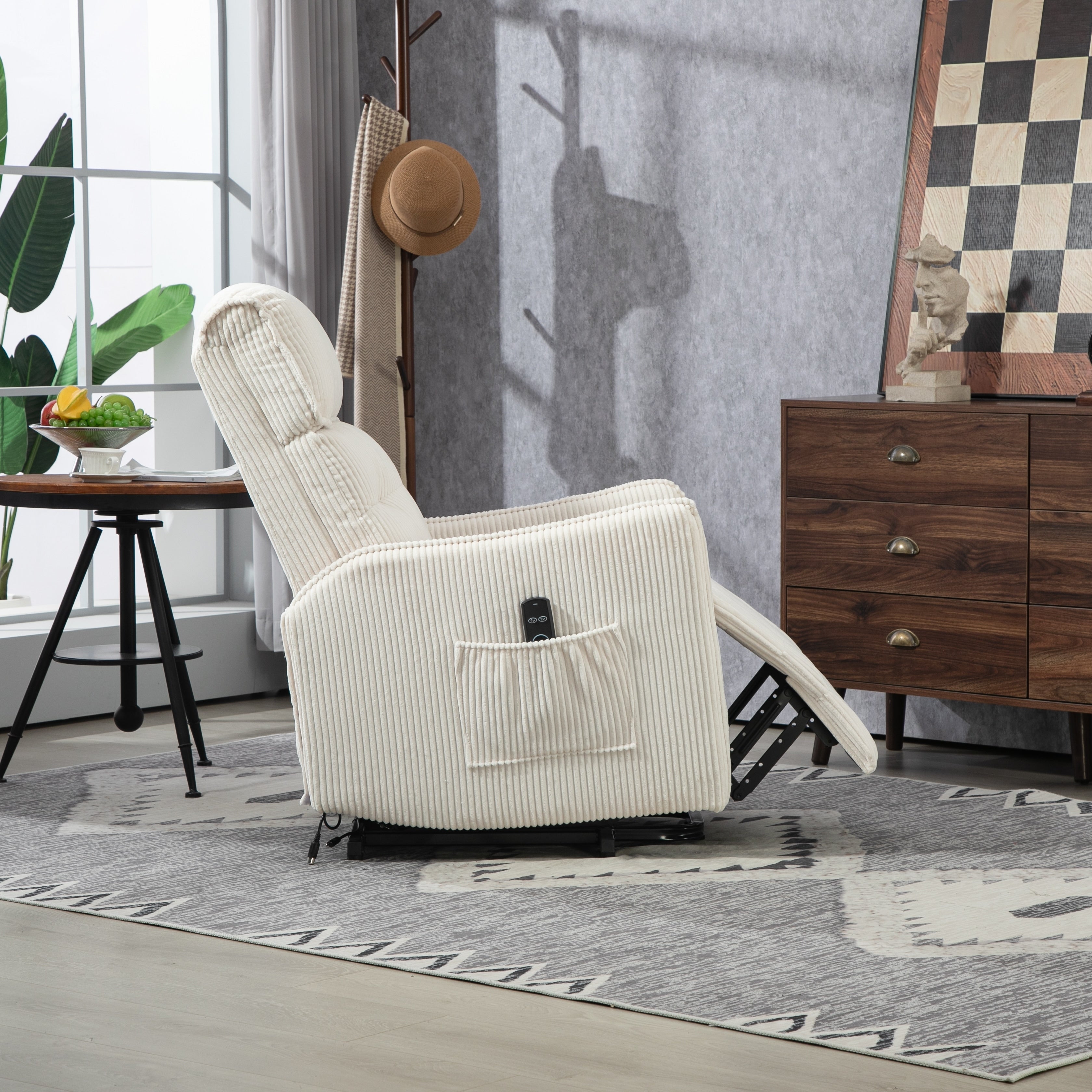 Fauteuil inclinable électrique beige avec poches latérales, ressorts ensachés et coussin moelleux pour salon et chambre