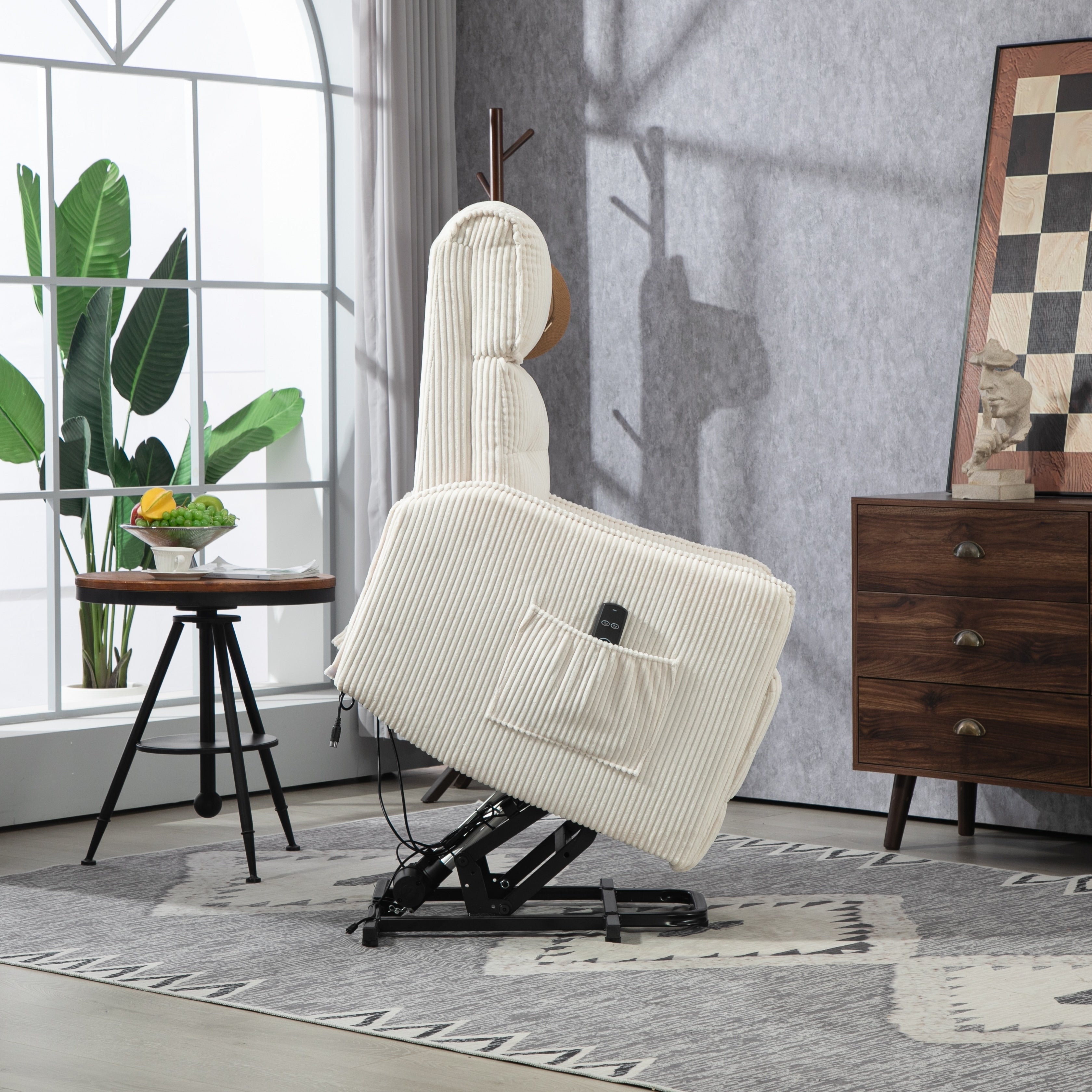 Fauteuil inclinable électrique beige avec poches latérales, ressorts ensachés et coussin moelleux pour salon et chambre