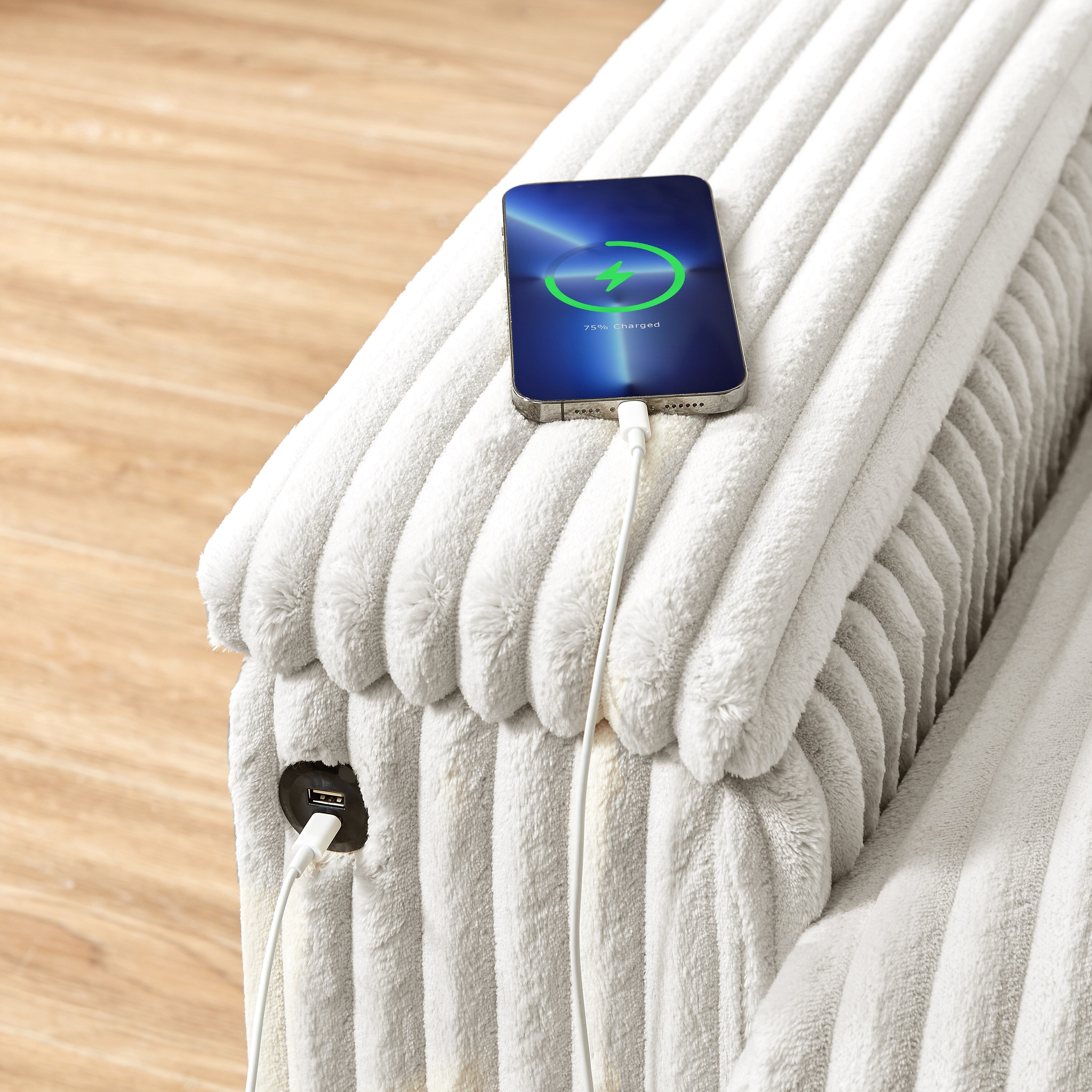 Canapé causeuse en tissu beige avec accoudoir de rangement et port USB