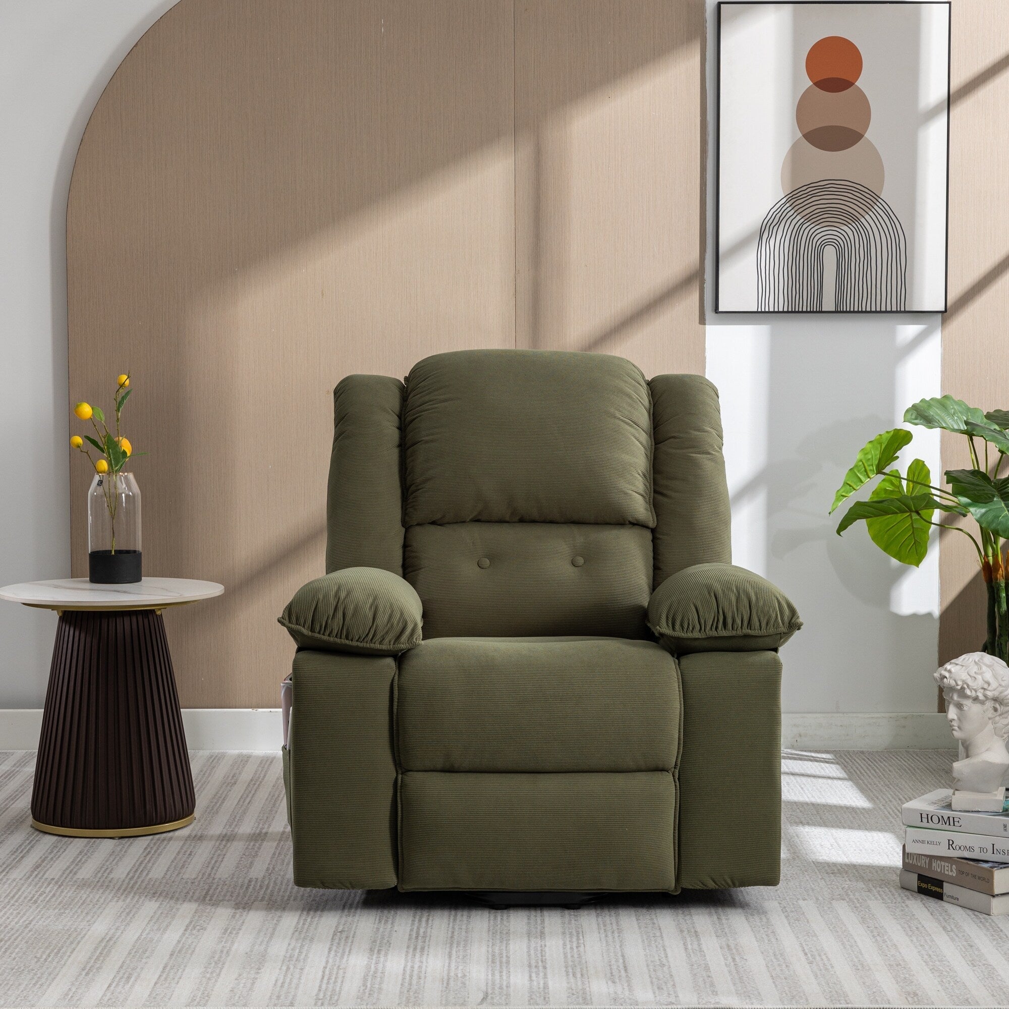 Fauteuil inclinable releveur beige avec massage chauffant, positions d'inclinaison infinies, poches latérales et accoudoirs rétractables pour plus de confort
