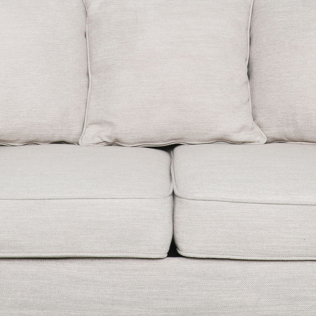 Canapé causeuse beige rembourré avec coussins et pieds en bois