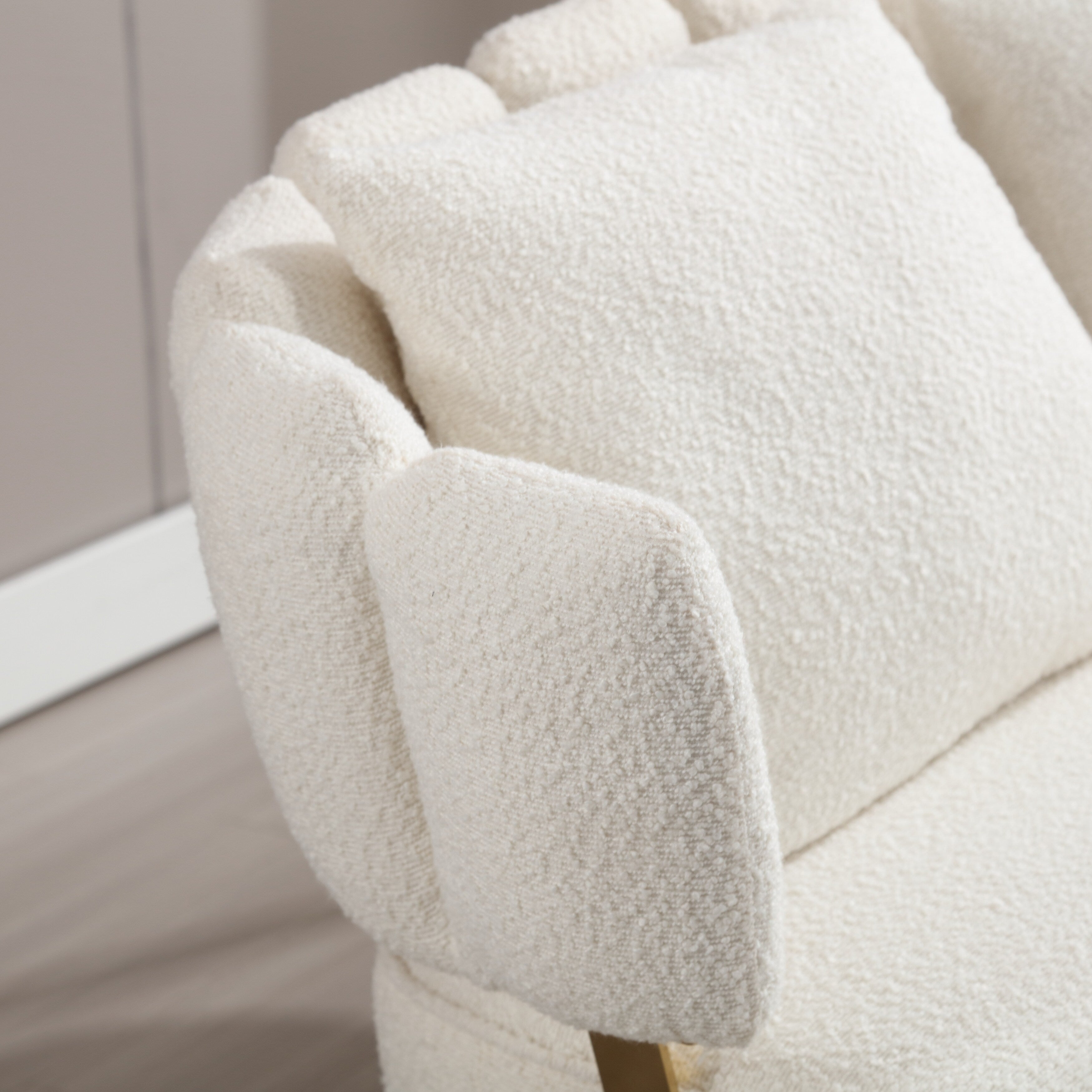 Canapé causeuse rembourré beige moderne 51,97 $ avec cadre en métal et coussins pour le salon