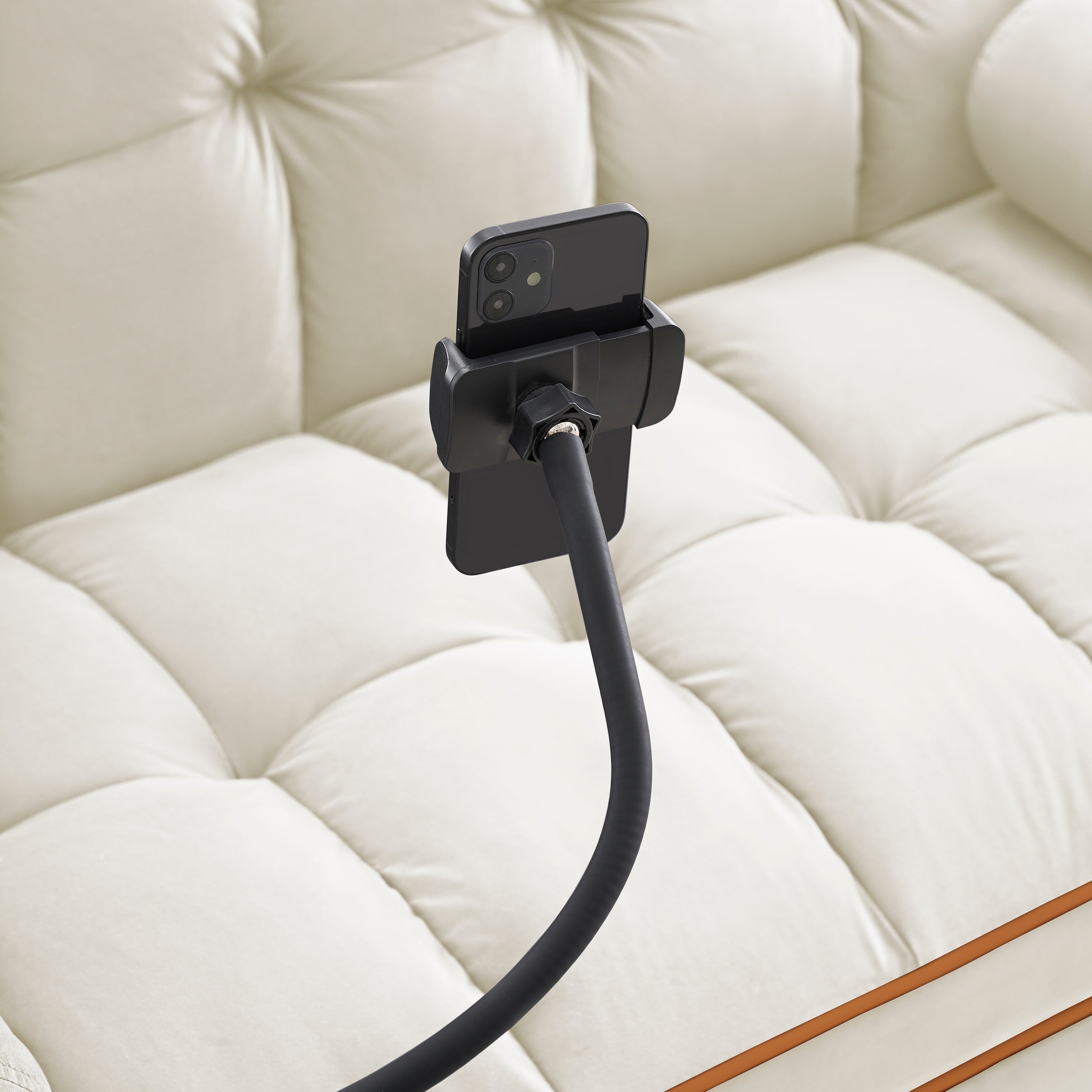 Canapé-lit convertible en velours beige moderne de 55,5 pouces avec coussins et poches latérales pour le salon