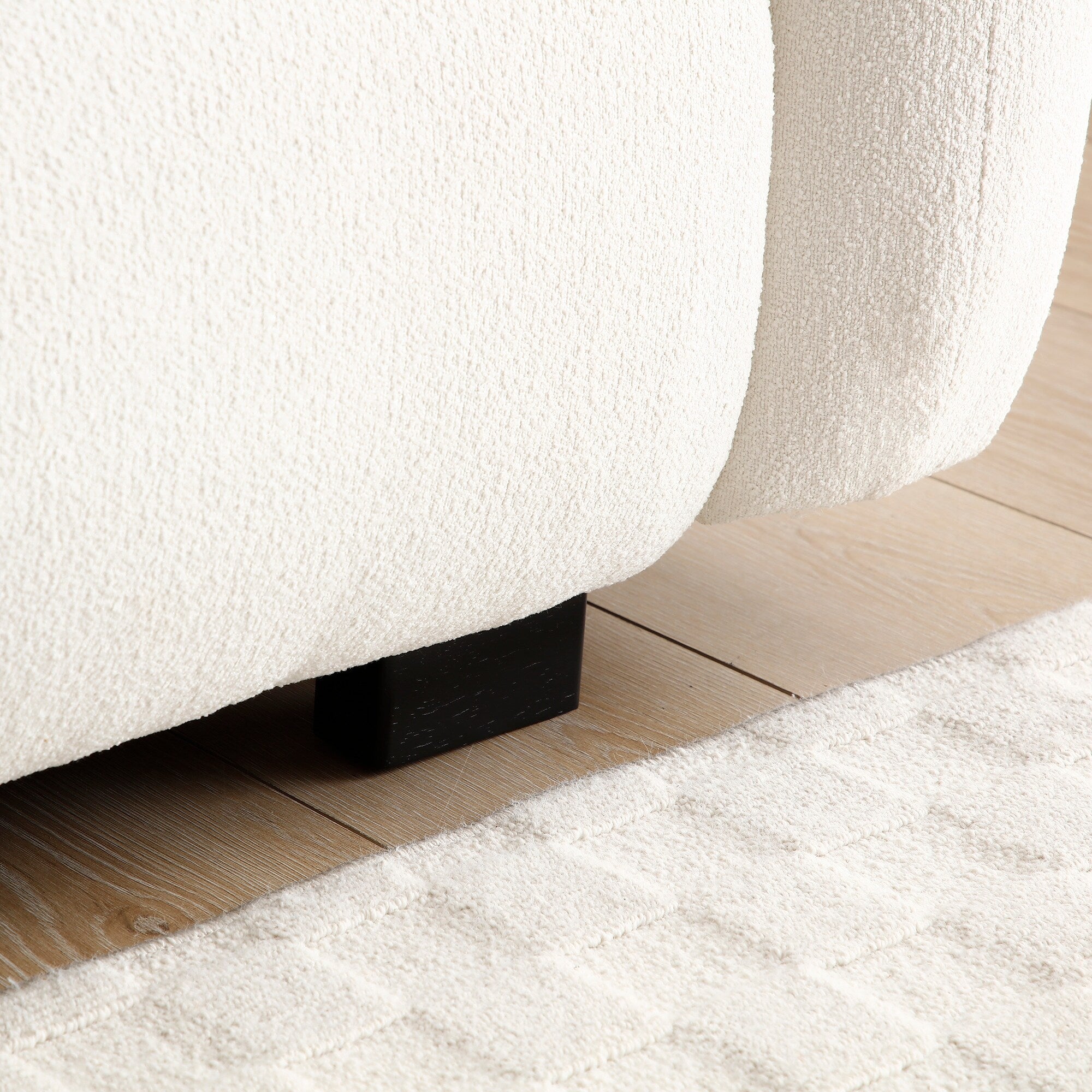 Canapé 3 places Teddy beige moderne 81,48 $ avec assise profonde et pieds en bois, rembourré pour le salon