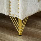 Canapé 3 places capitonné beige moderne à 82 boutons en chenille, avec décoration à clous cuivrés et pieds en métal