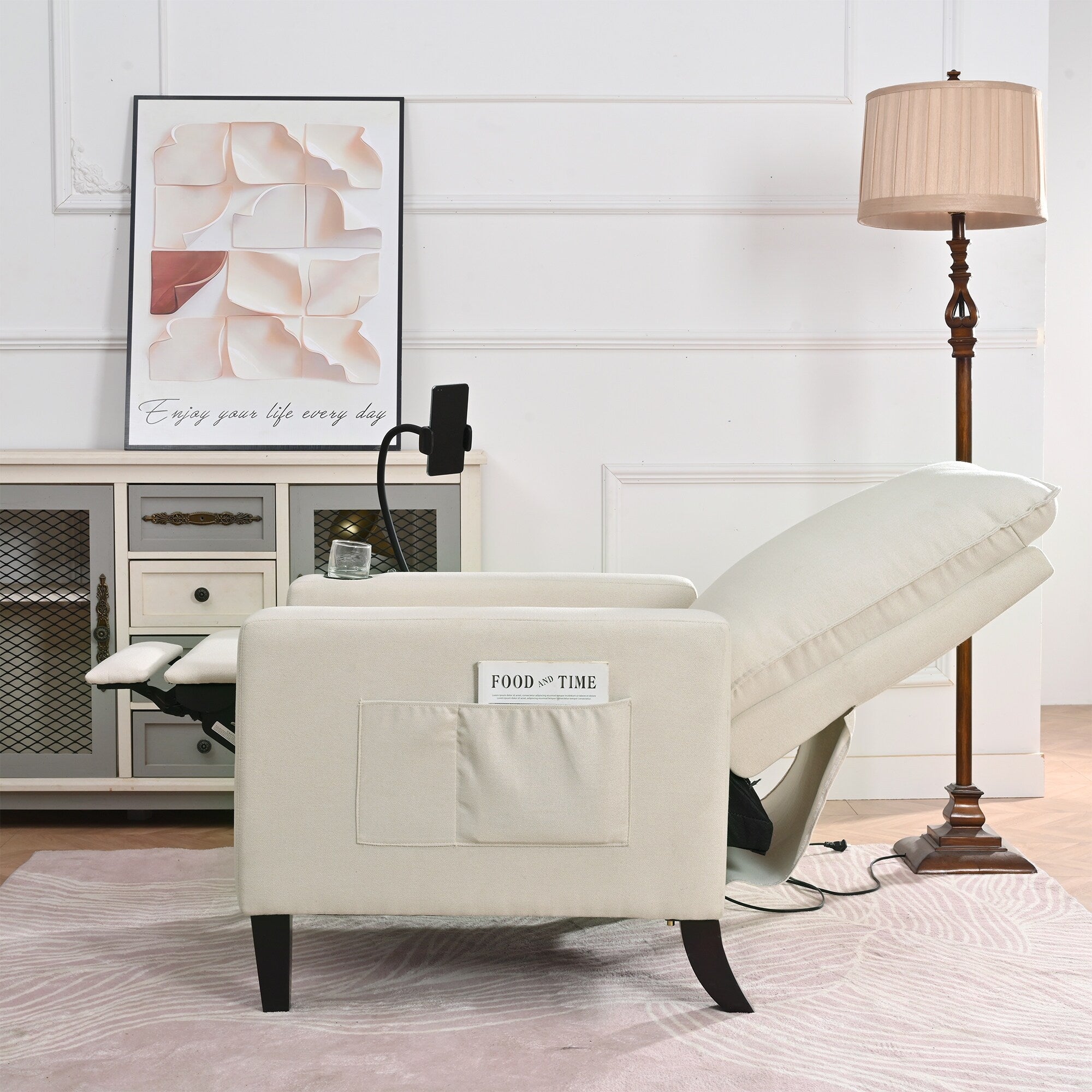 Fauteuil inclinable manuel moderne en tissu beige avec support pour téléphone portable, porte-gobelet et repose-pieds