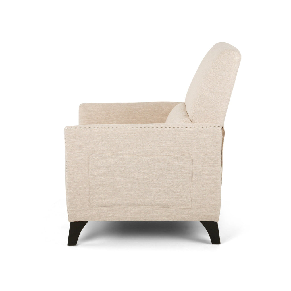 Fauteuil inclinable moderne en tissu beige avec repose-pieds, clous décoratifs et pieds en bouleau
