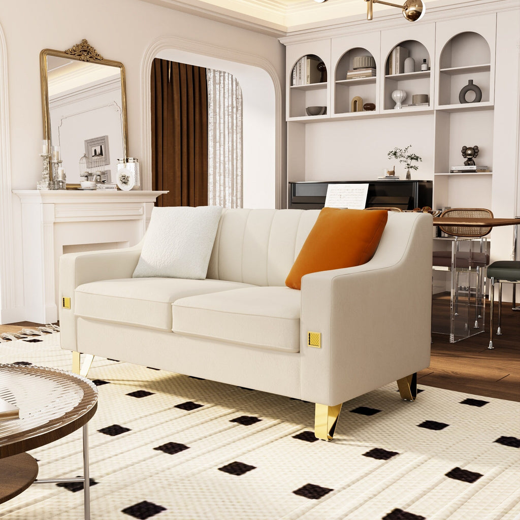 Canapé causeuse en velours beige moderne avec touches dorées et coussins moelleux pour le salon