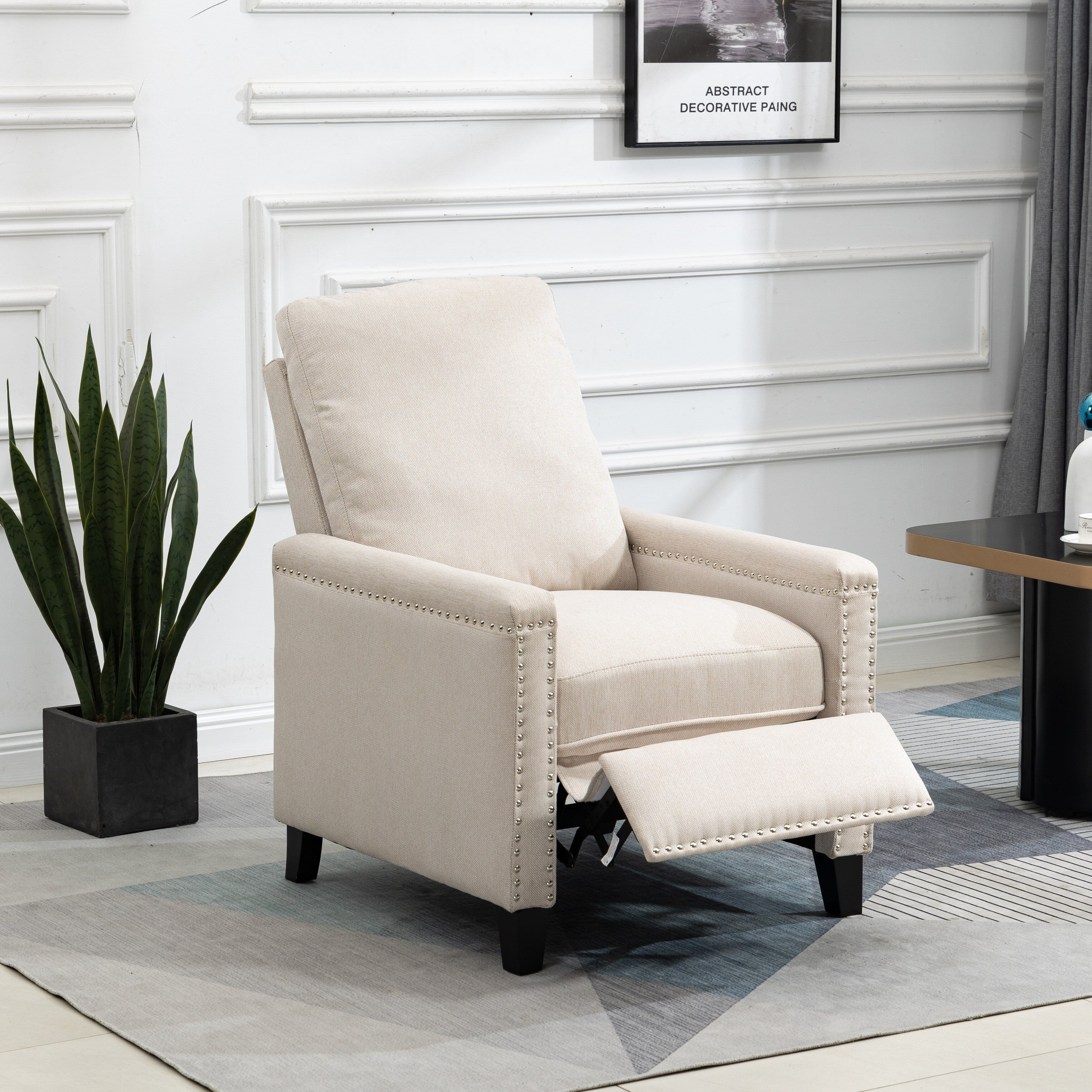 Fauteuil inclinable manuel en velours beige moderne avec coussins et décoration cloutée