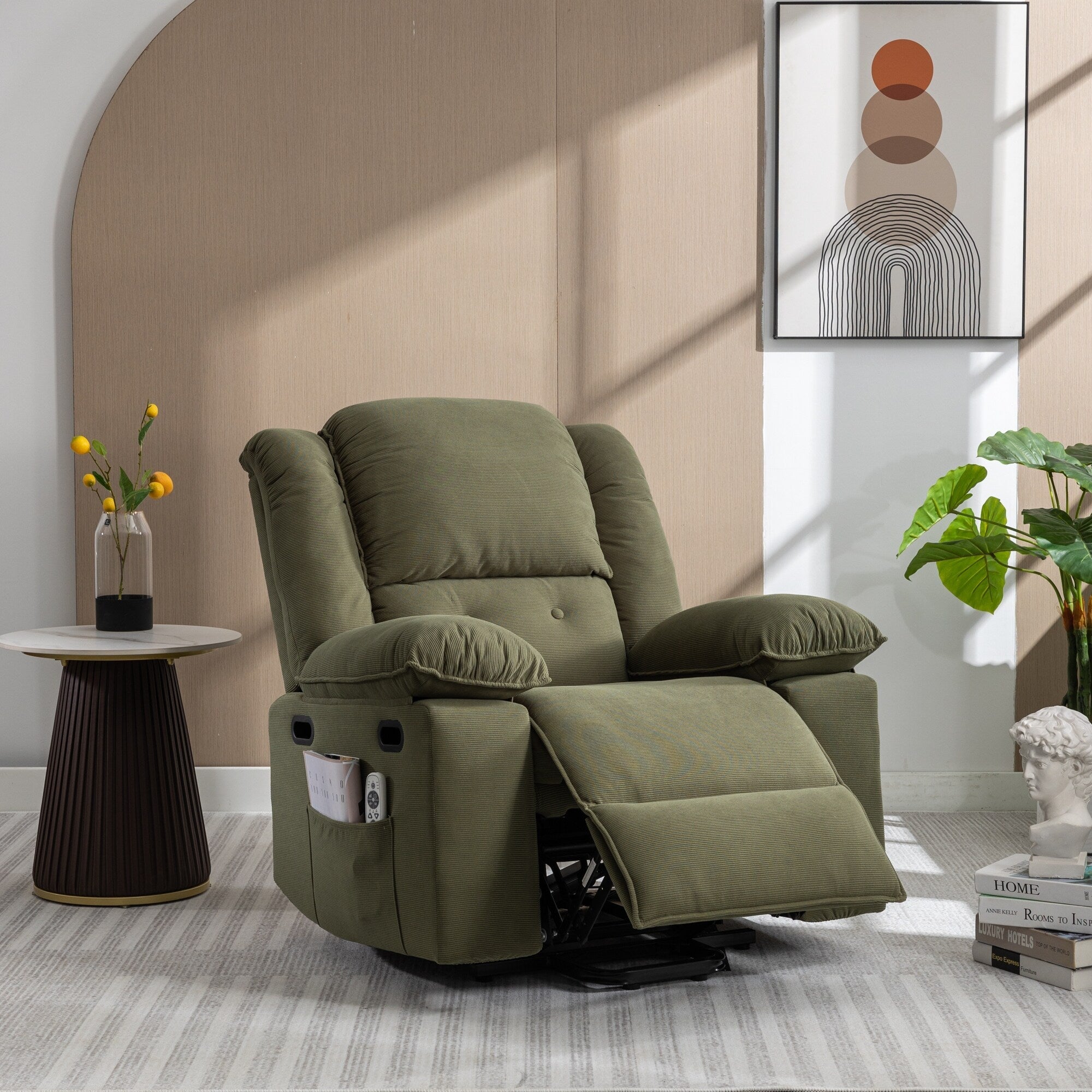 Fauteuil inclinable électrique beige avec massage, chauffage, inclinaison infinie, poches latérales et accoudoirs rétractables