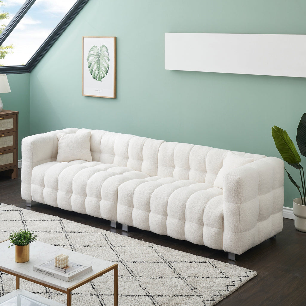 Canapé 4 places beige Teddy avec deux coussins décoratifs