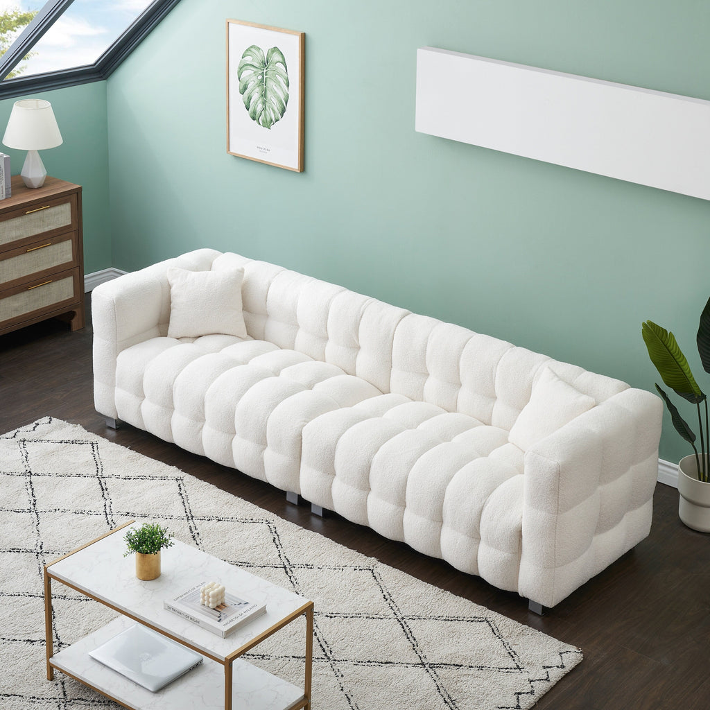 Canapé 4 places beige Teddy avec deux coussins décoratifs