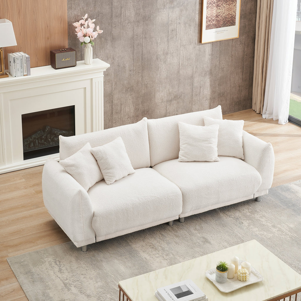 Canapé causeuse en laine beige avec quatre coussins