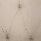 Canapé 3 places capitonné beige avec tête de clou et pieds en bois