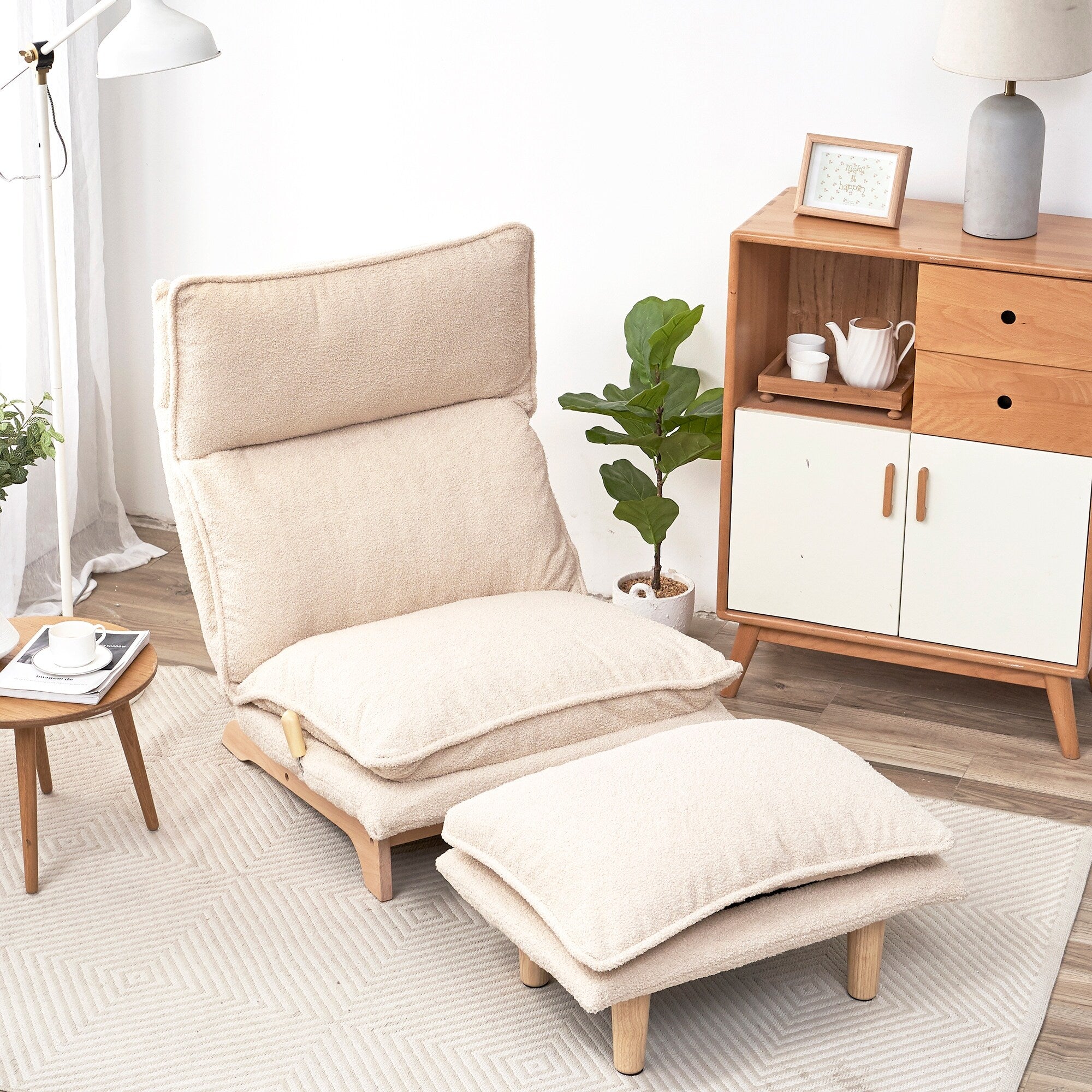 Fauteuil inclinable manuel sans accoudoirs rembourré beige avec pouf, appui-tête et dossier réglables, position à plat à 180°