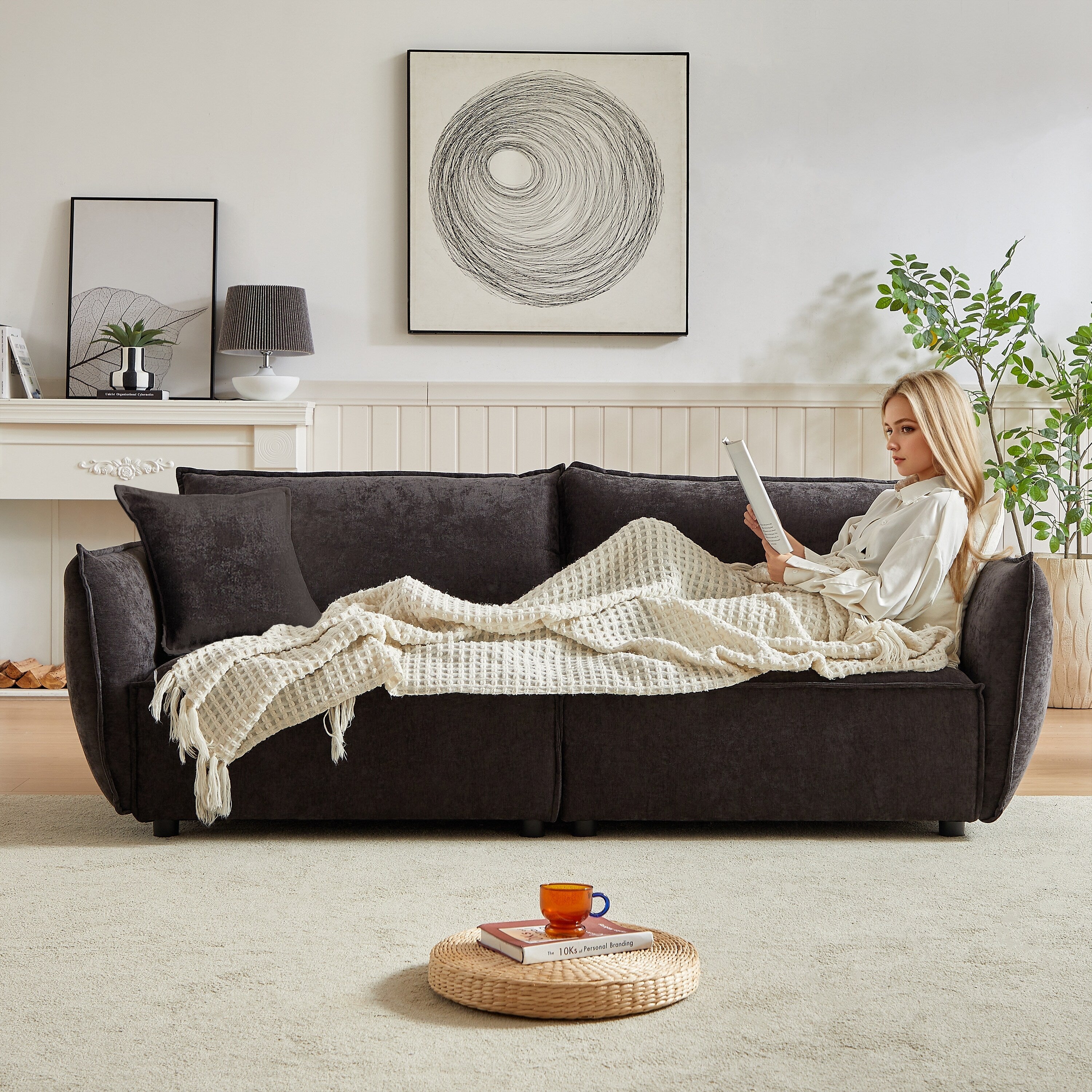 Canapé 3 places en chenille noire avec coussins supplémentaires