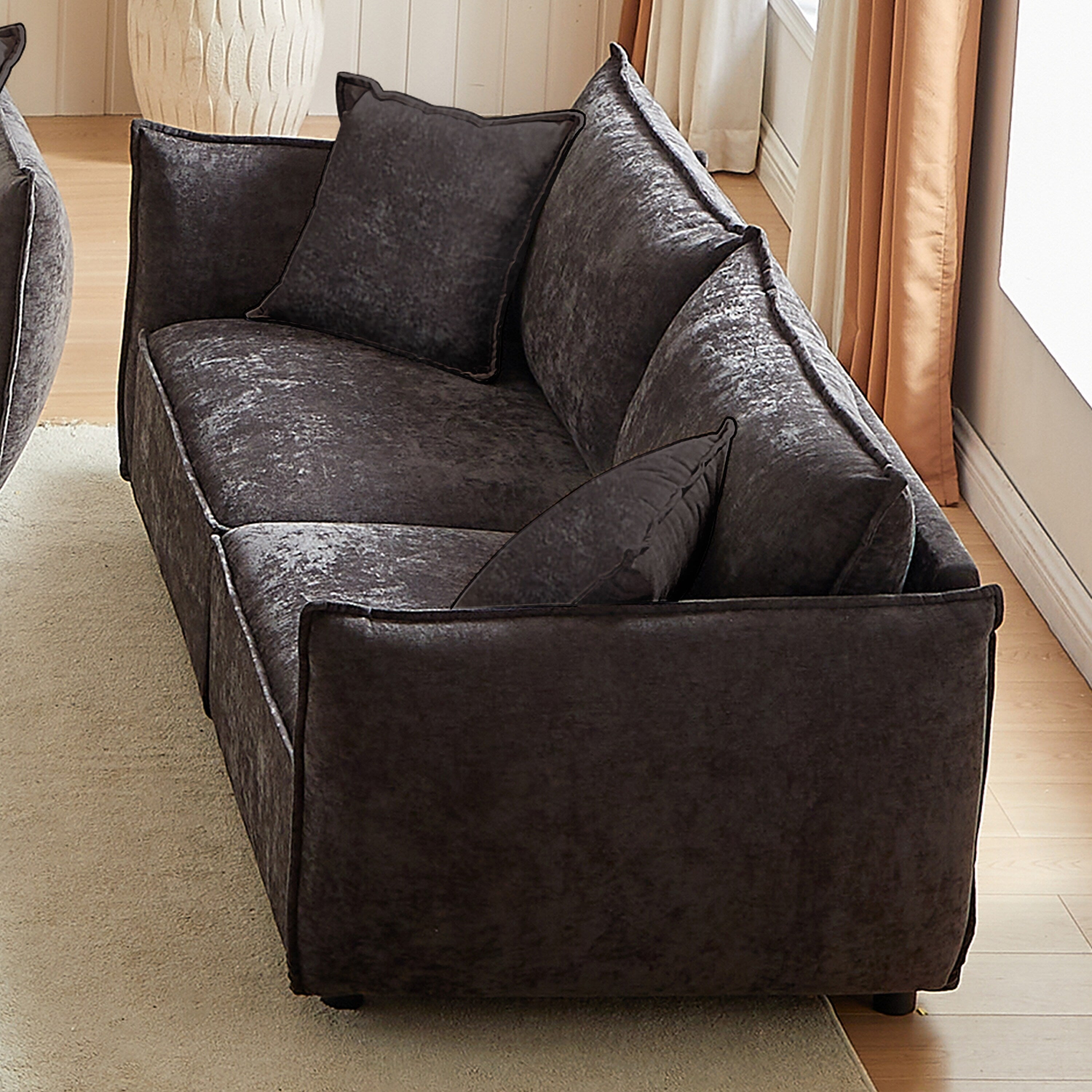 Canapé 3 places en chenille noire avec coussins supplémentaires