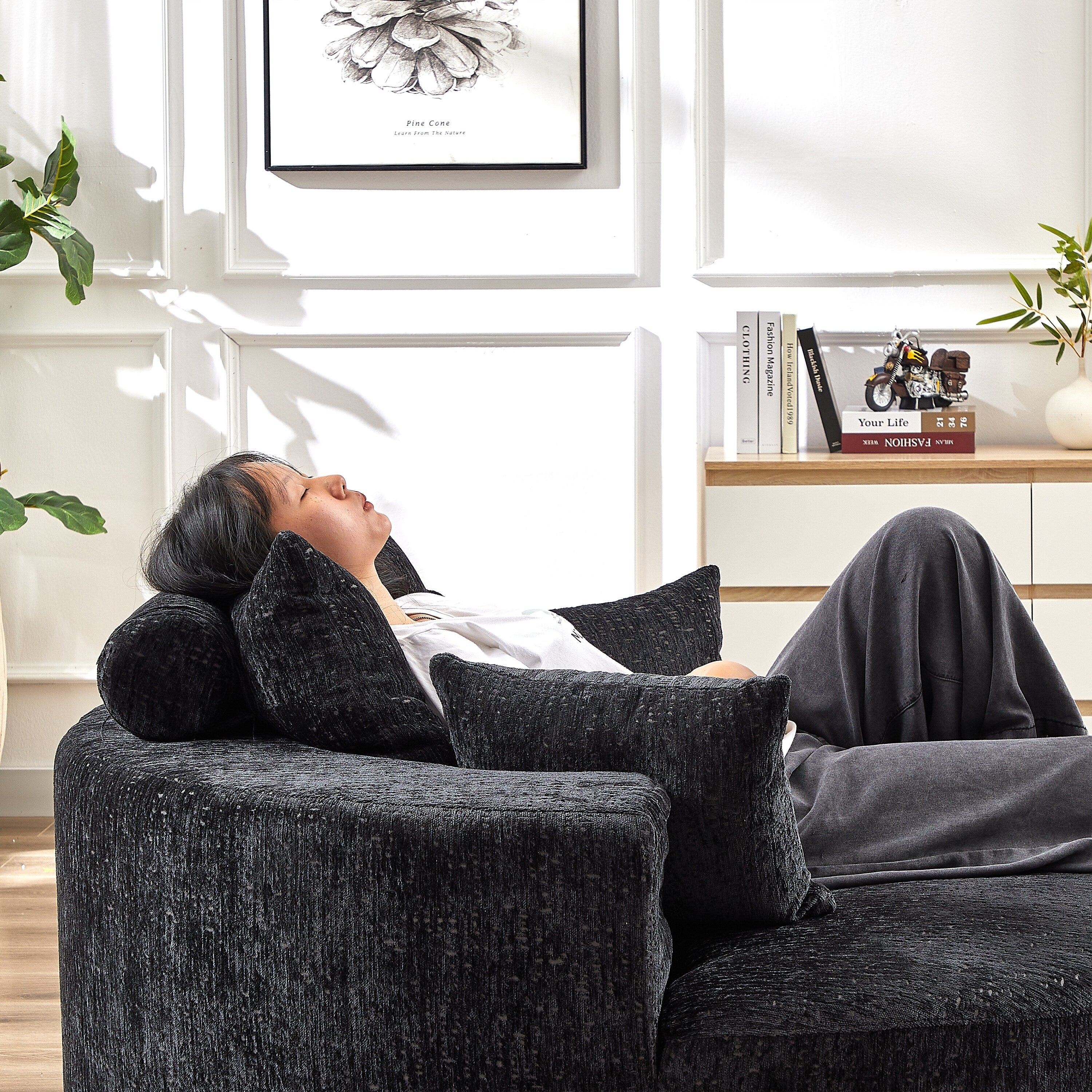 Canapé-lit simple rond noir moderne en chenille éponge de 55 pouces avec coussin de dossier pour salon