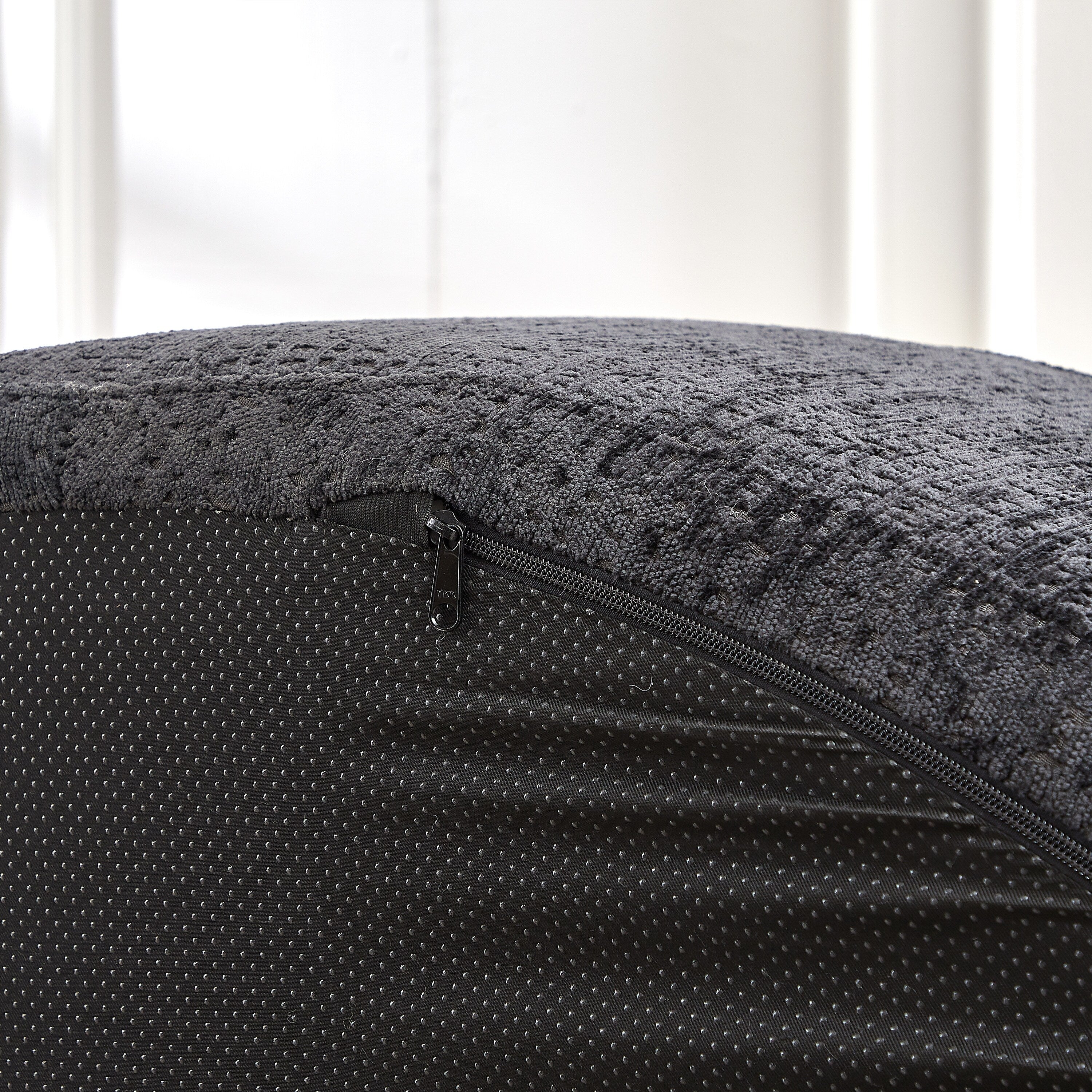 Canapé-lit simple rond noir moderne en chenille éponge de 55 pouces avec coussin de dossier pour salon