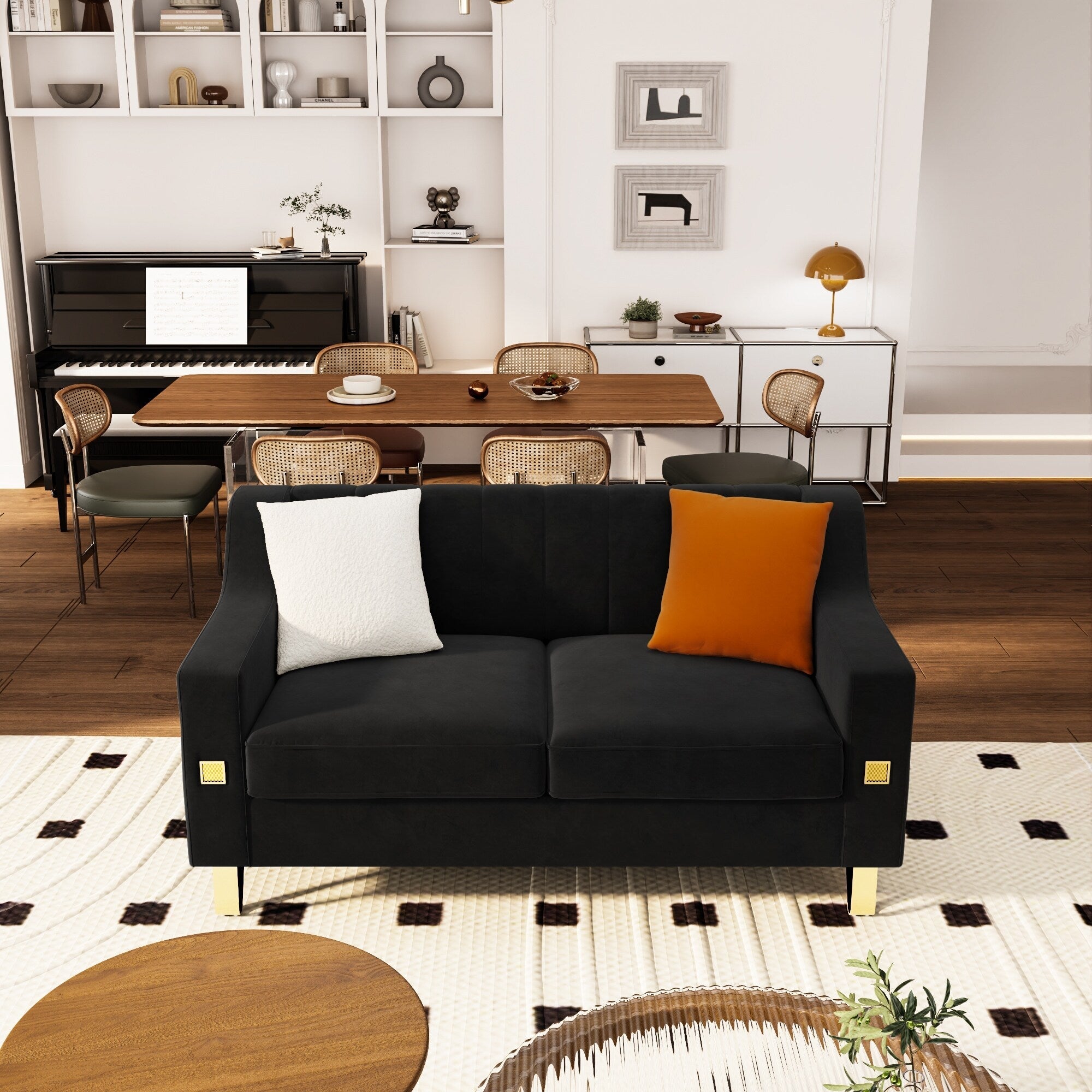 Canapé causeuse moderne en velours noir avec touches dorées et coussins moelleux pour le salon