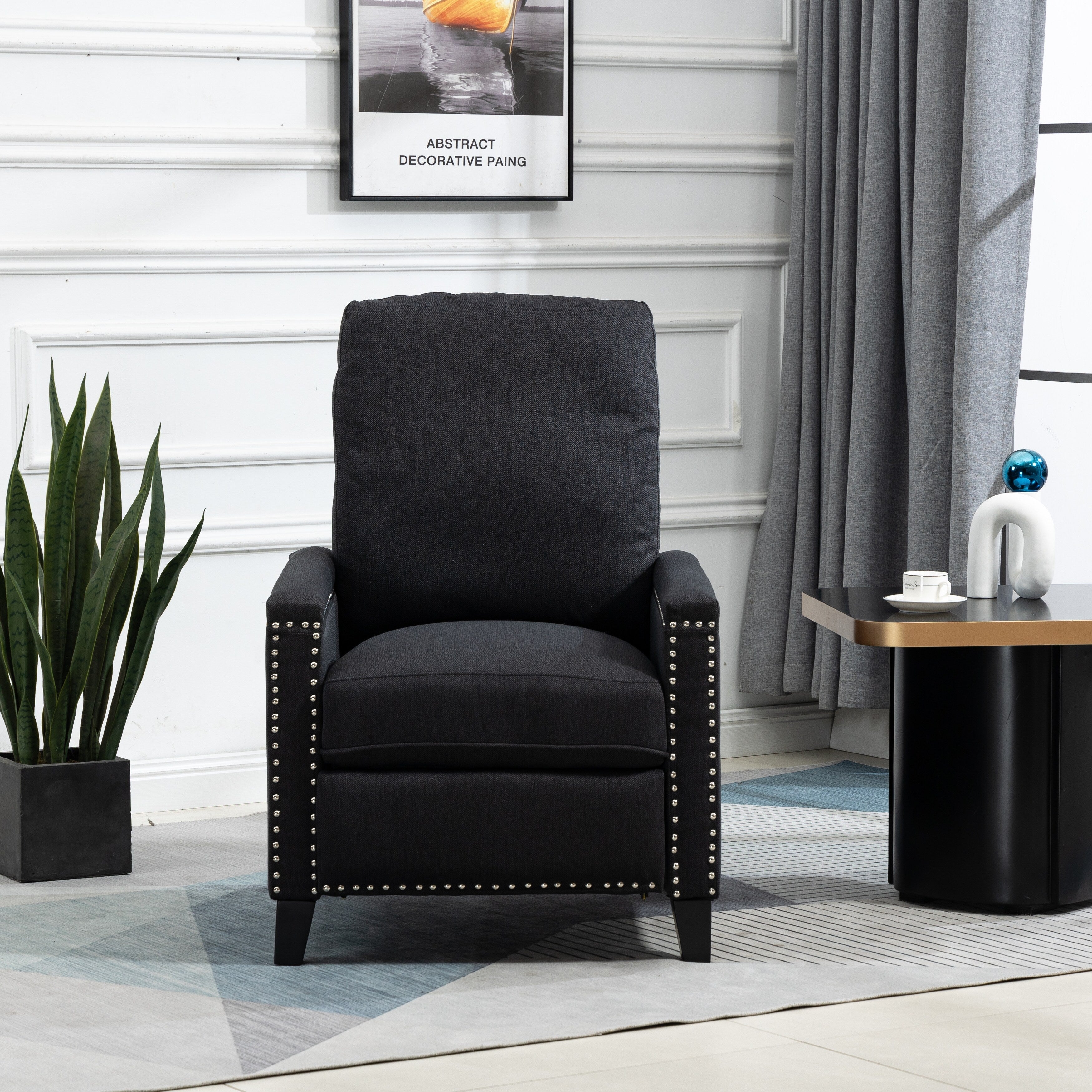 Fauteuil inclinable manuel moderne en velours noir avec coussins moelleux et repose-pieds, décoration cloutée