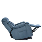 Fauteuil inclinable électrique en tissu antidérapant bleu pour personnes âgées, avec télécommande, design moelleux et poche de rangement latérale.
