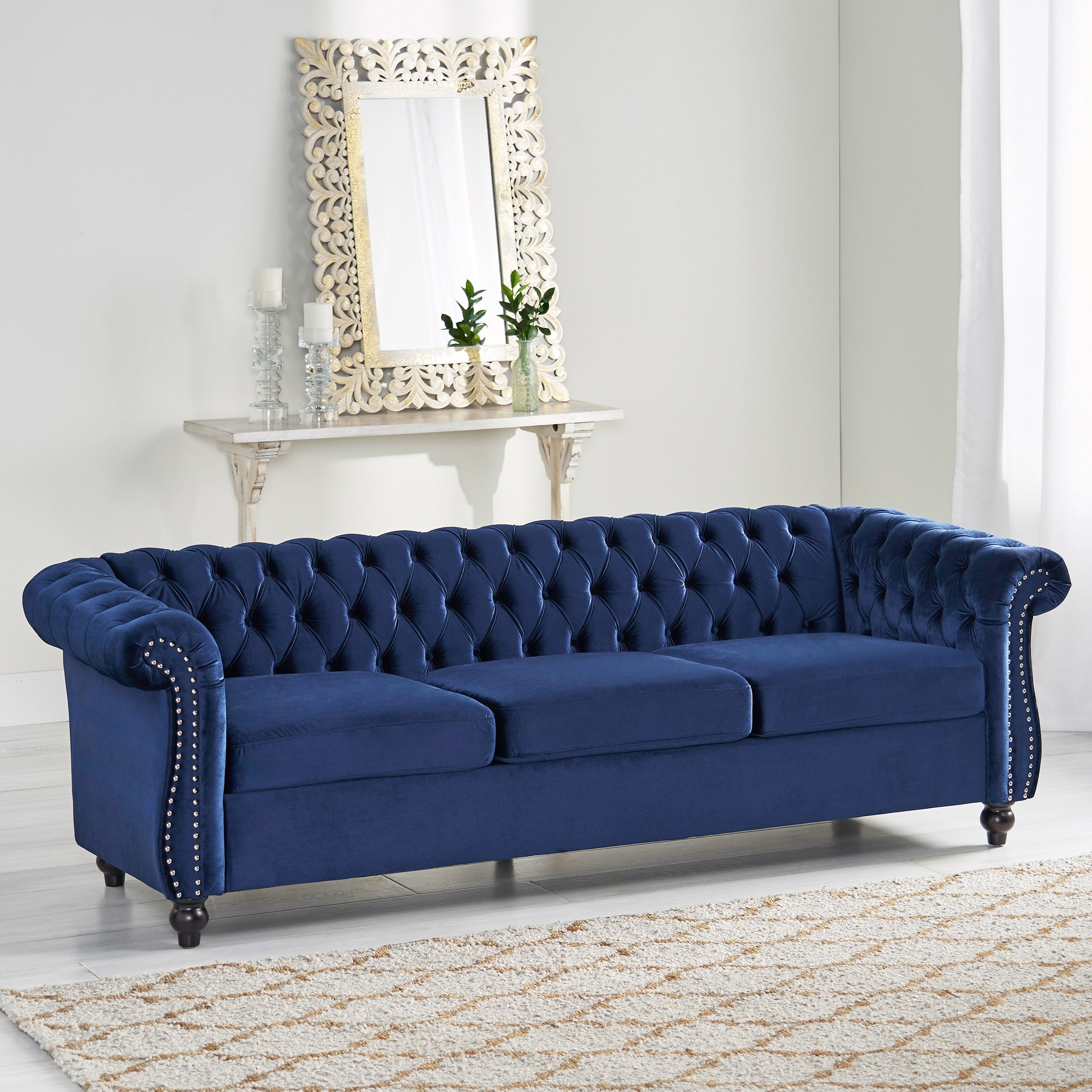 Canapé 3 places Chesterfield bleu 84,75, capitonné, avec clous et pieds en bois