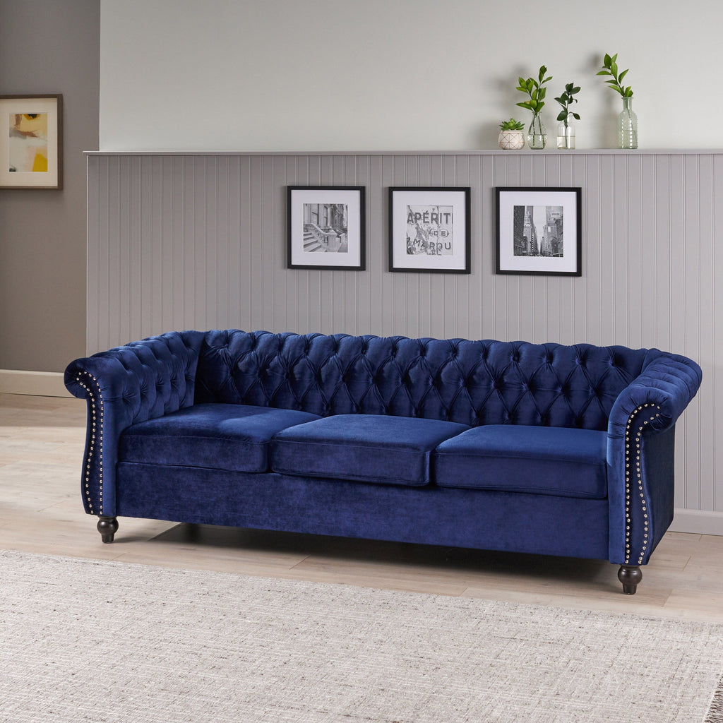 Canapé 3 places Chesterfield bleu 84,75, capitonné, avec clous et pieds en bois