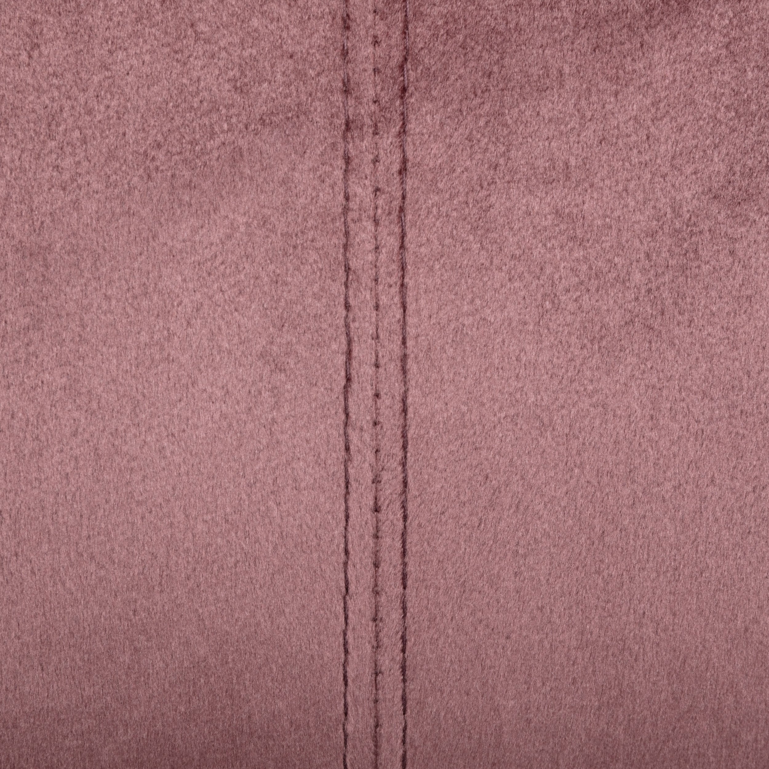 Canapé 3 places Blush 76.25 en velours avec coutures en canal et pieds en métal pour le salon