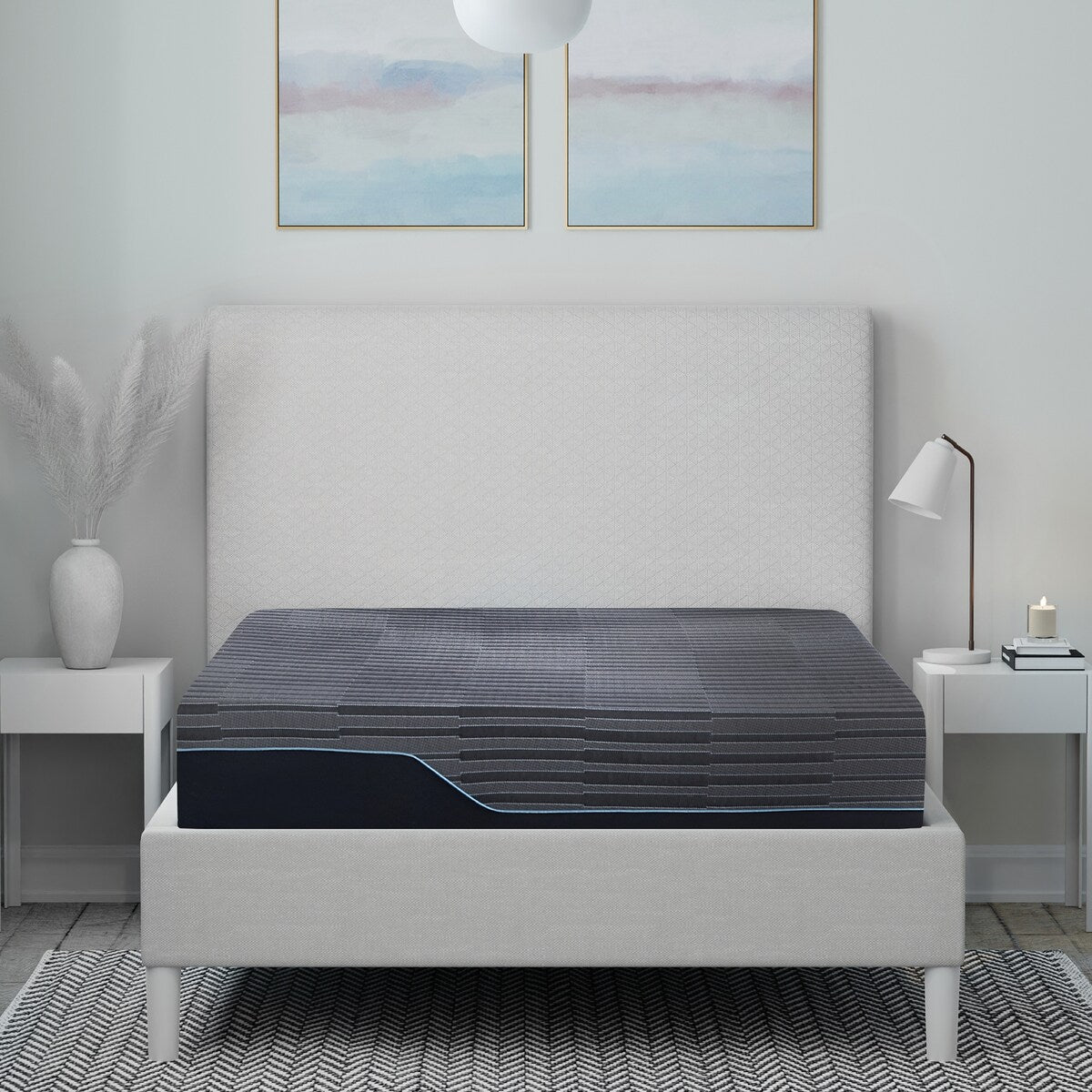 Matelas hybride Bodipedic 13 pouces en mousse à mémoire de forme et ressorts dans une boîte