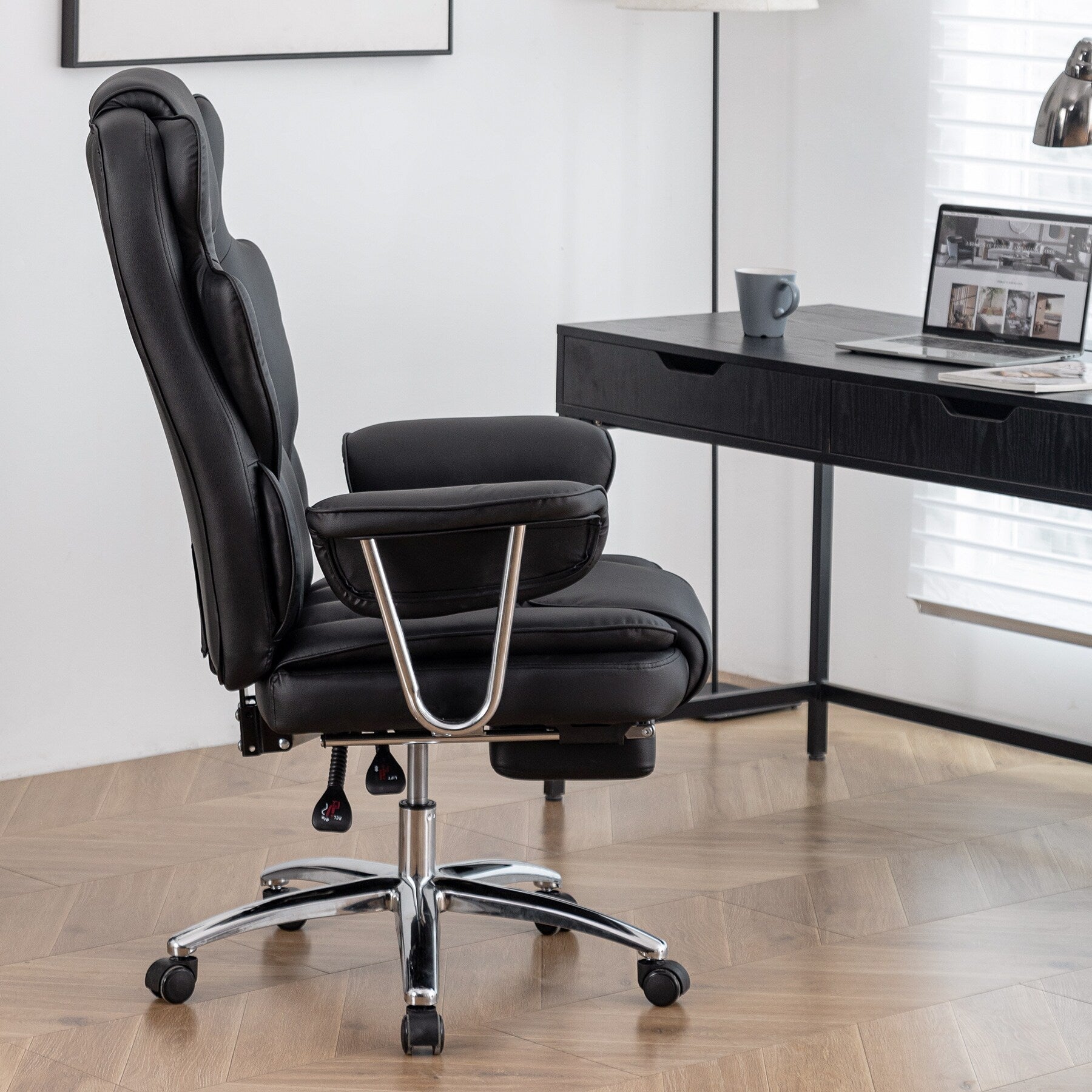 Fauteuil de bureau inclinable ergonomique pivotant à 360° en cuir reconstitué avec dossier haut et support lombaire, repose-pieds et hauteur réglable