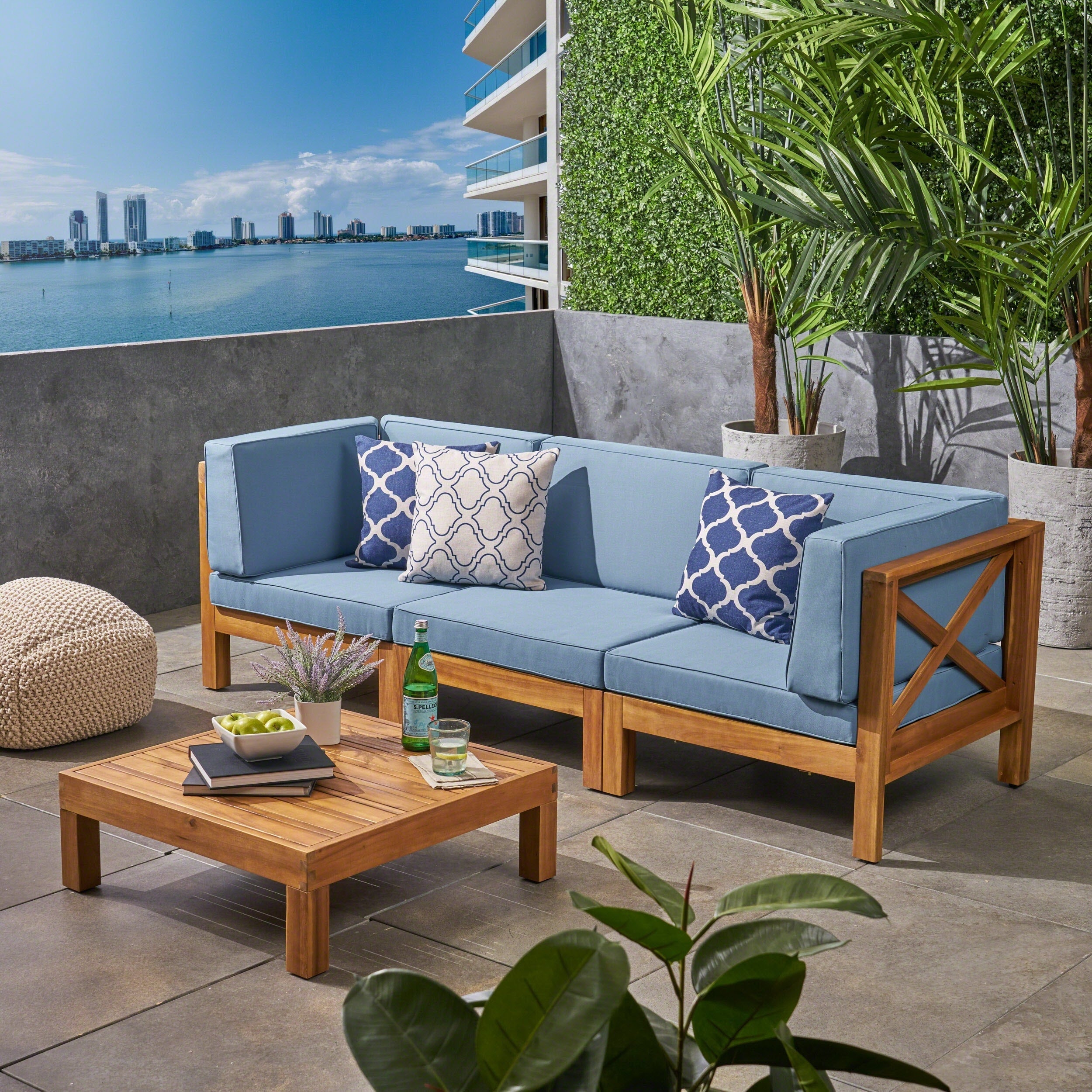 Ensemble de canapés d'extérieur 3 places en bois d'acacia Brava avec table basse et coussins par Christopher Knight Home