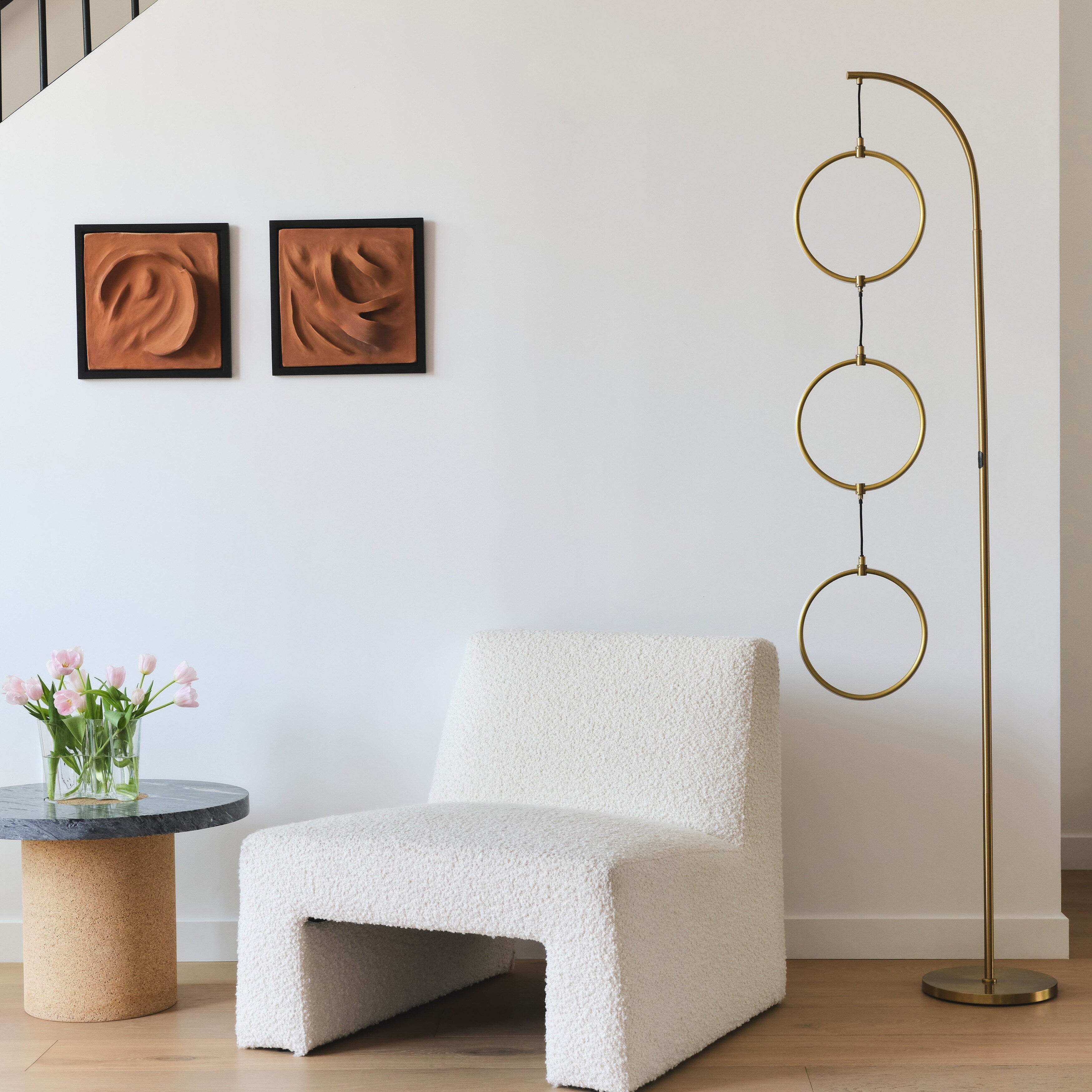 Lampadaire industriel Brightech Nova 74 po à 3 anneaux lumineux à DEL ultra-lumineux avec variateur à 3 voies