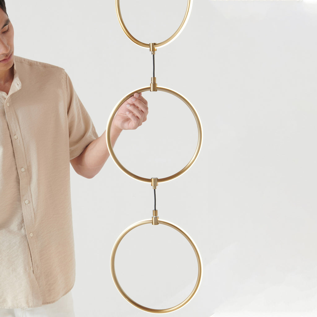 Lampadaire industriel Brightech Nova 74 po à 3 anneaux lumineux à DEL ultra-lumineux avec variateur à 3 voies