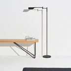 Lampadaire LED industriel Brightech Leaf de 53 po à intensité variable à 3 voies avec abat-jour empire en métal laiton