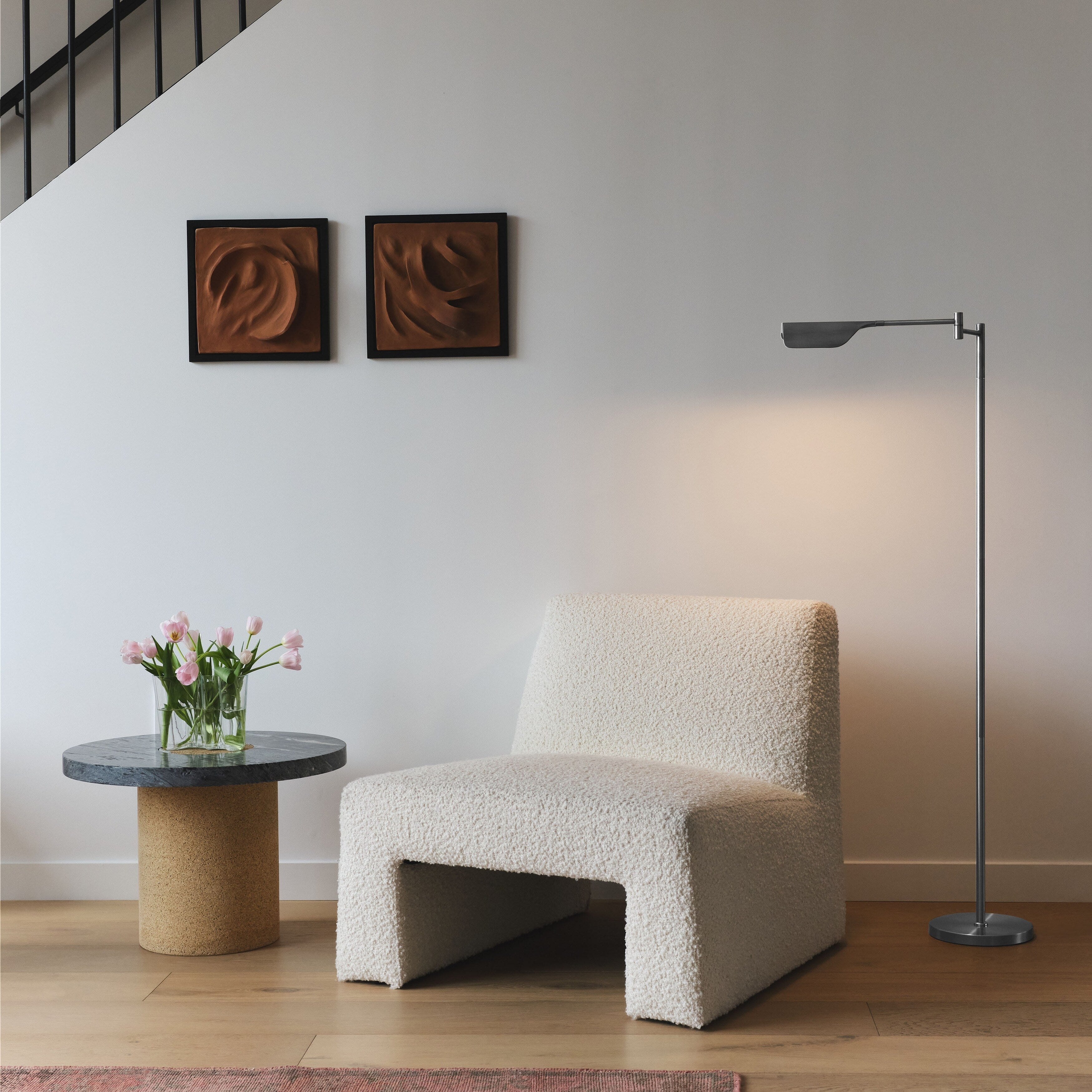 Lampadaire LED industriel Brightech Leaf de 53 po à intensité variable à 3 voies avec abat-jour empire en métal laiton