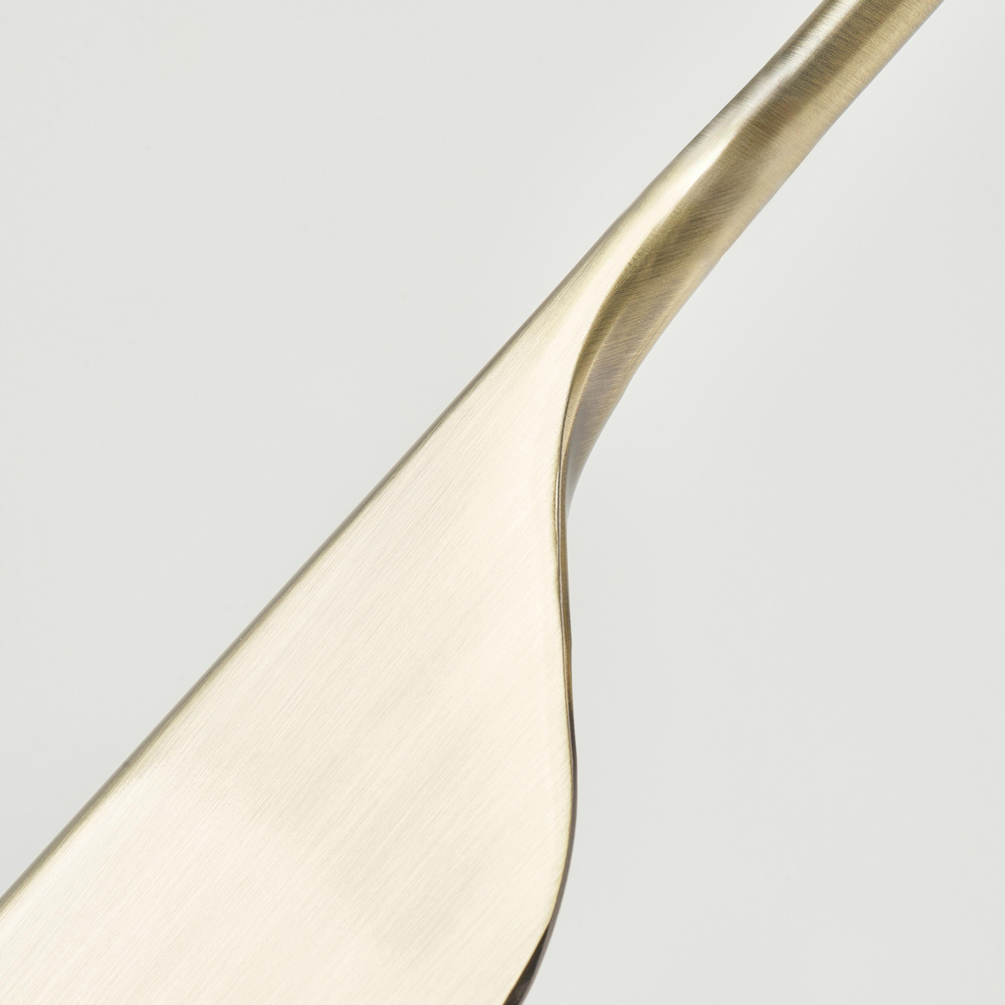 Lampadaire LED industriel Brightech Leaf de 53 po à intensité variable à 3 voies avec abat-jour empire en métal laiton