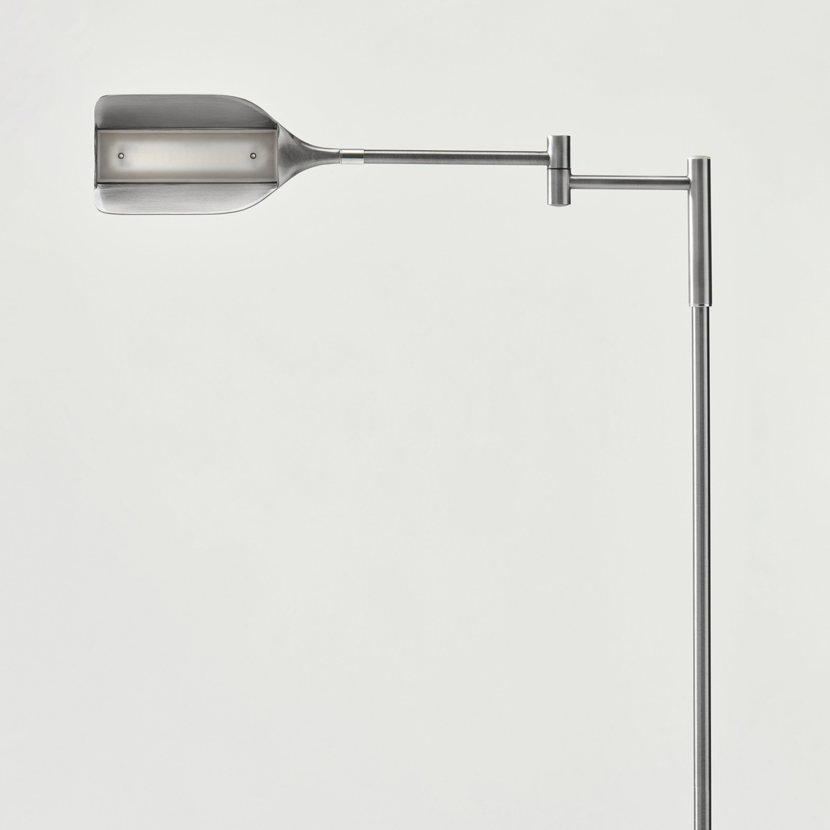 Lampadaire LED industriel Brightech Leaf de 53 po à intensité variable à 3 voies avec abat-jour empire en métal laiton