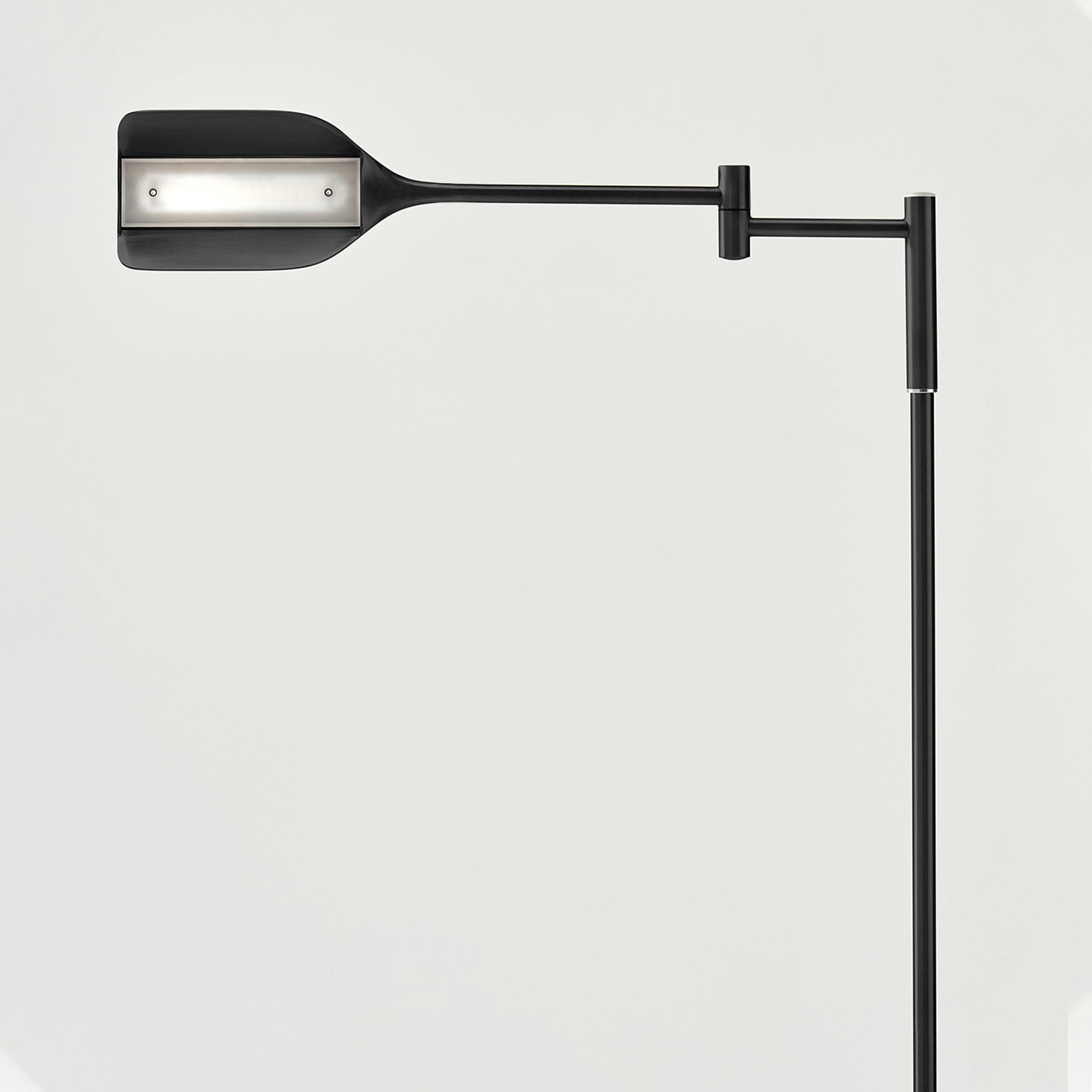 Lampadaire LED industriel Brightech Leaf de 53 po à intensité variable à 3 voies avec abat-jour empire en métal laiton