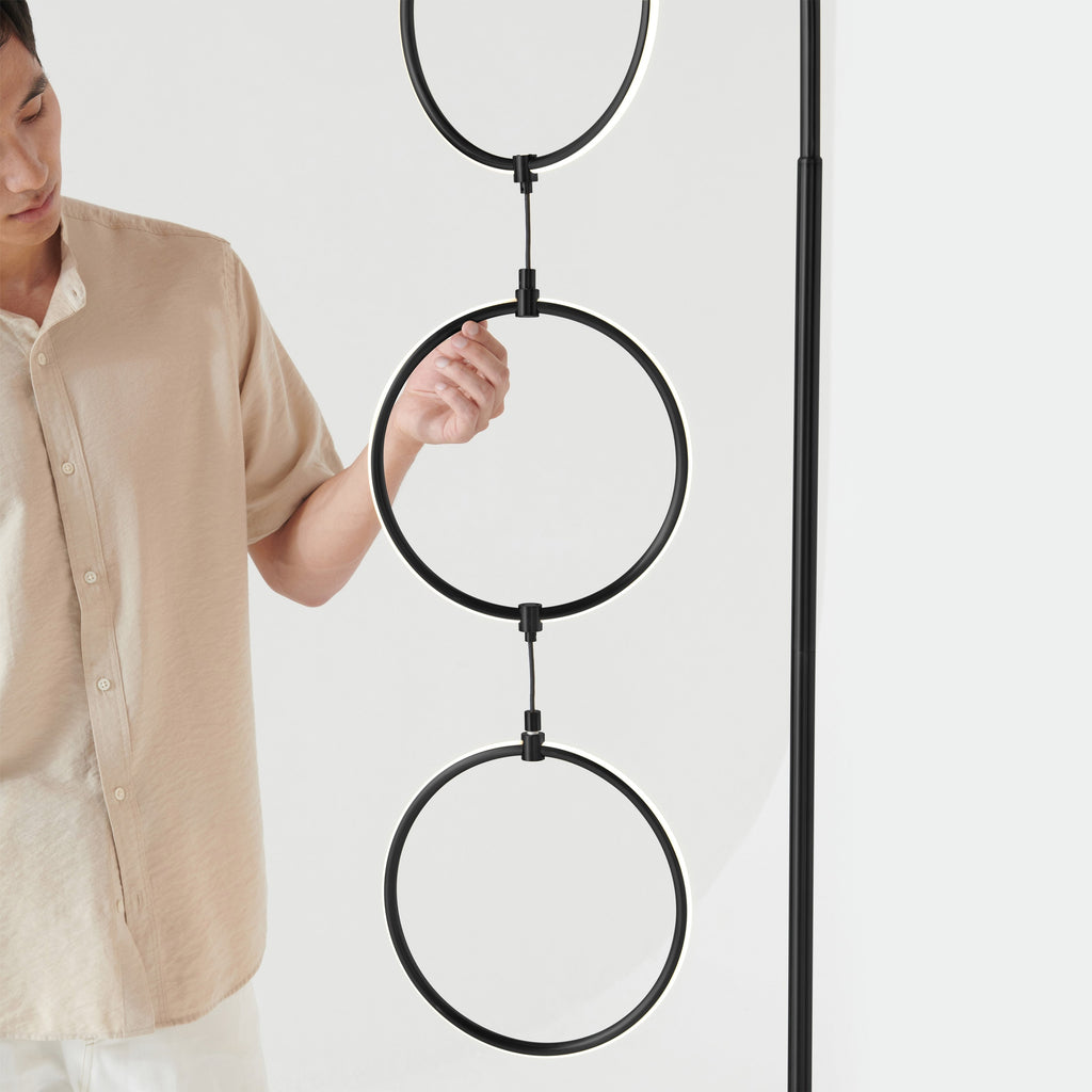 Lampadaire industriel Brightech Nova 74 po à 3 anneaux lumineux à DEL ultra-lumineux avec variateur à 3 voies