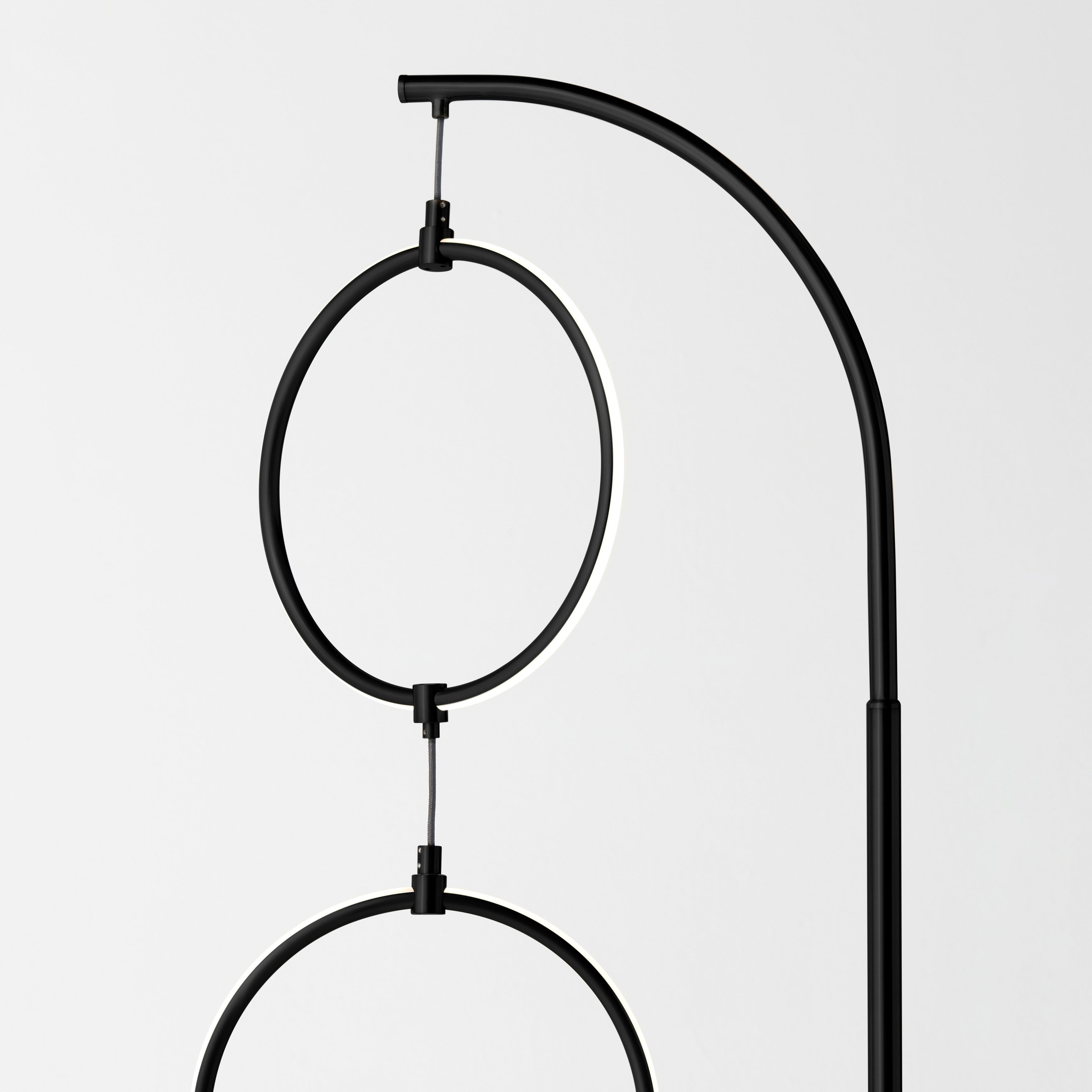 Lampadaire industriel Brightech Nova 74 po à 3 anneaux lumineux à DEL ultra-lumineux avec variateur à 3 voies