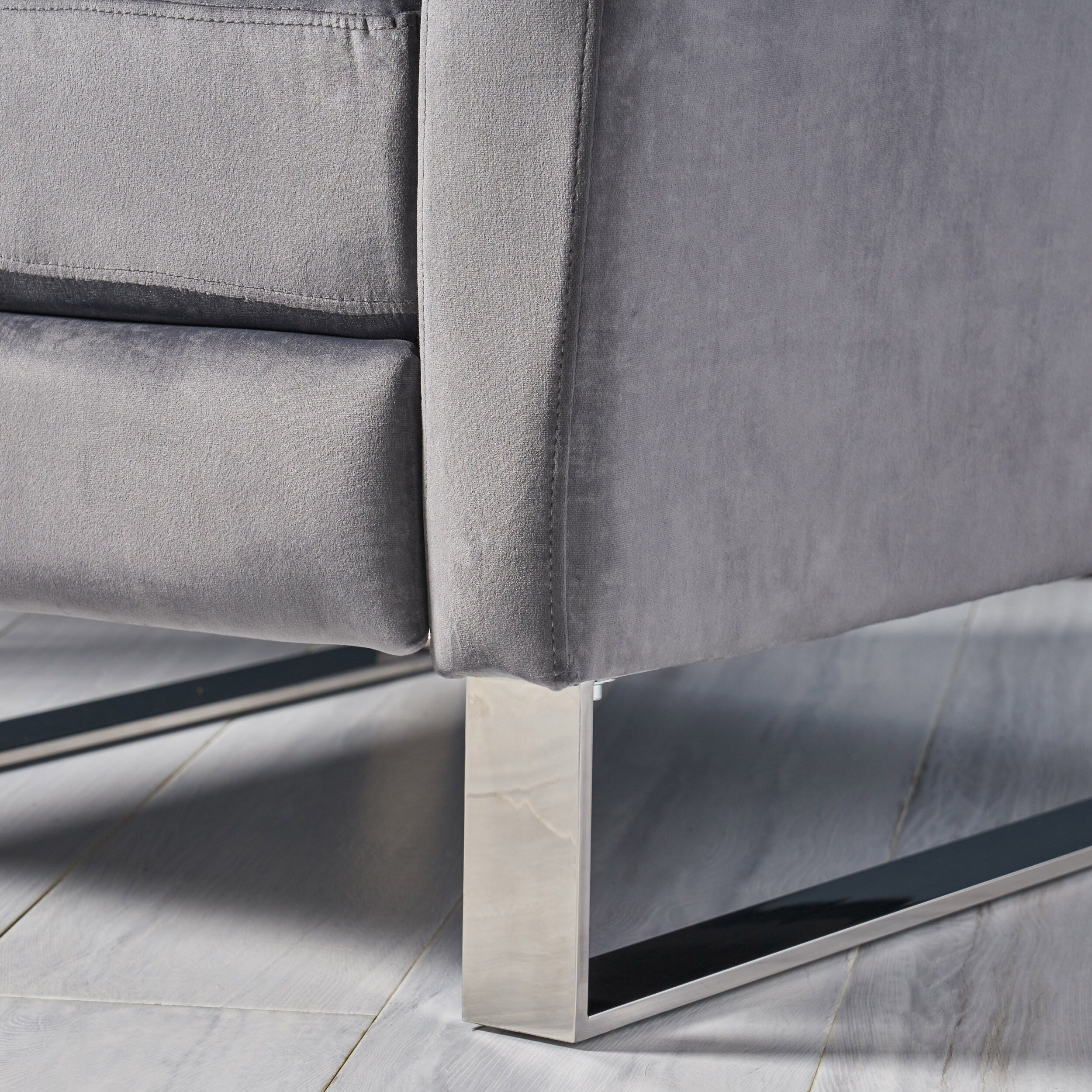 Fauteuil inclinable Brightwood à dossier haut et pieds en acier inoxydable par Christopher Knight Home