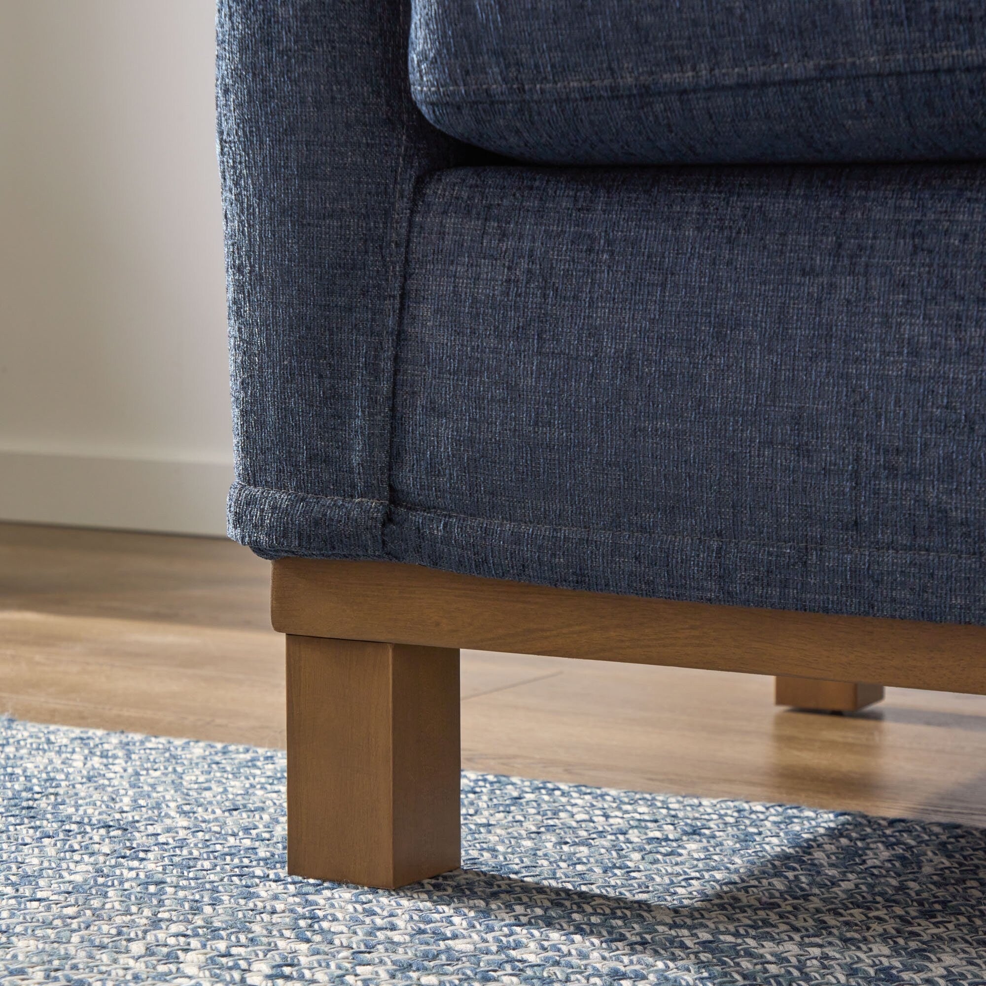 Canapé Brookside Kay avec base en bois rembourrée