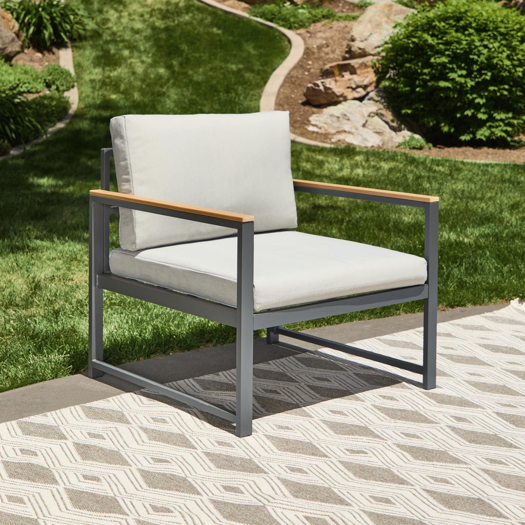 Chaise d'appoint d'extérieur en métal Brookside Meg avec coussins