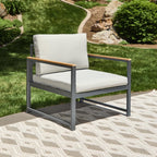 Chaise d'appoint d'extérieur en métal Brookside Meg avec coussins