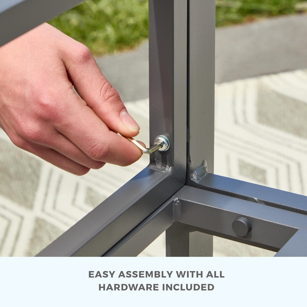 Chaise d'appoint d'extérieur en métal Brookside Meg avec coussins